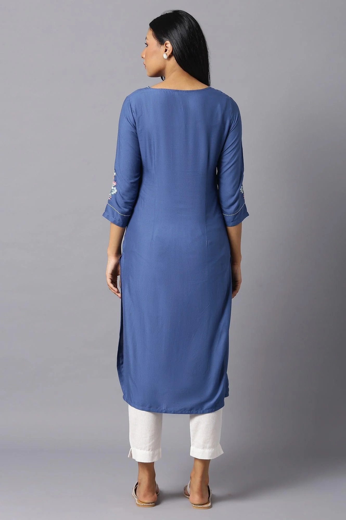 Dark Blue Embroidered kurta In Round Neck - Image 2