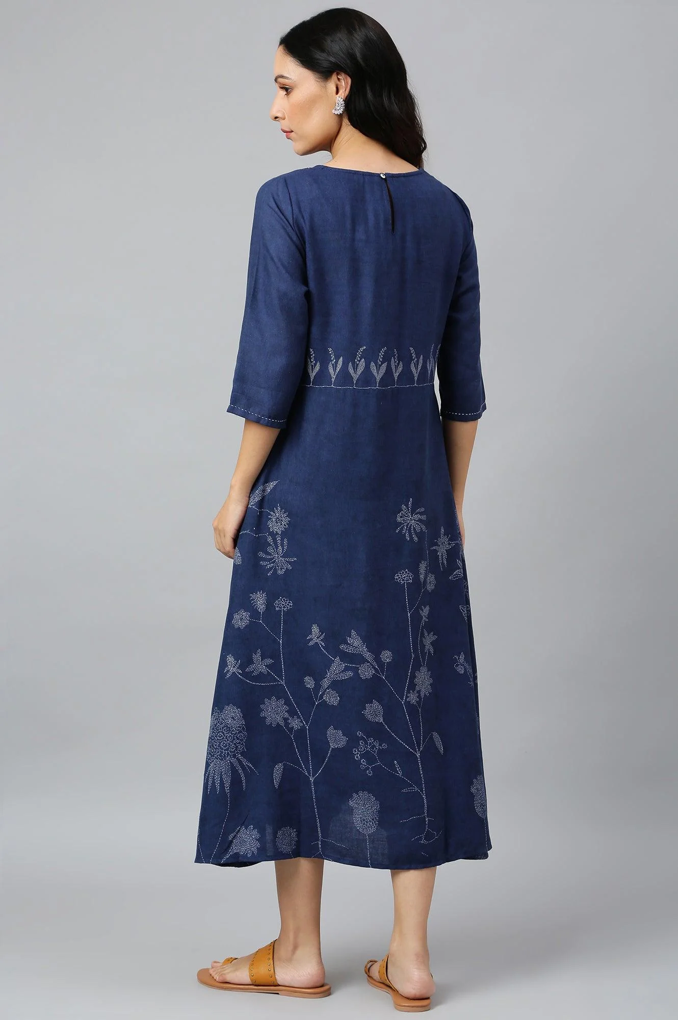 Dark Blue Floral kurta With Kantha Details - Image 4