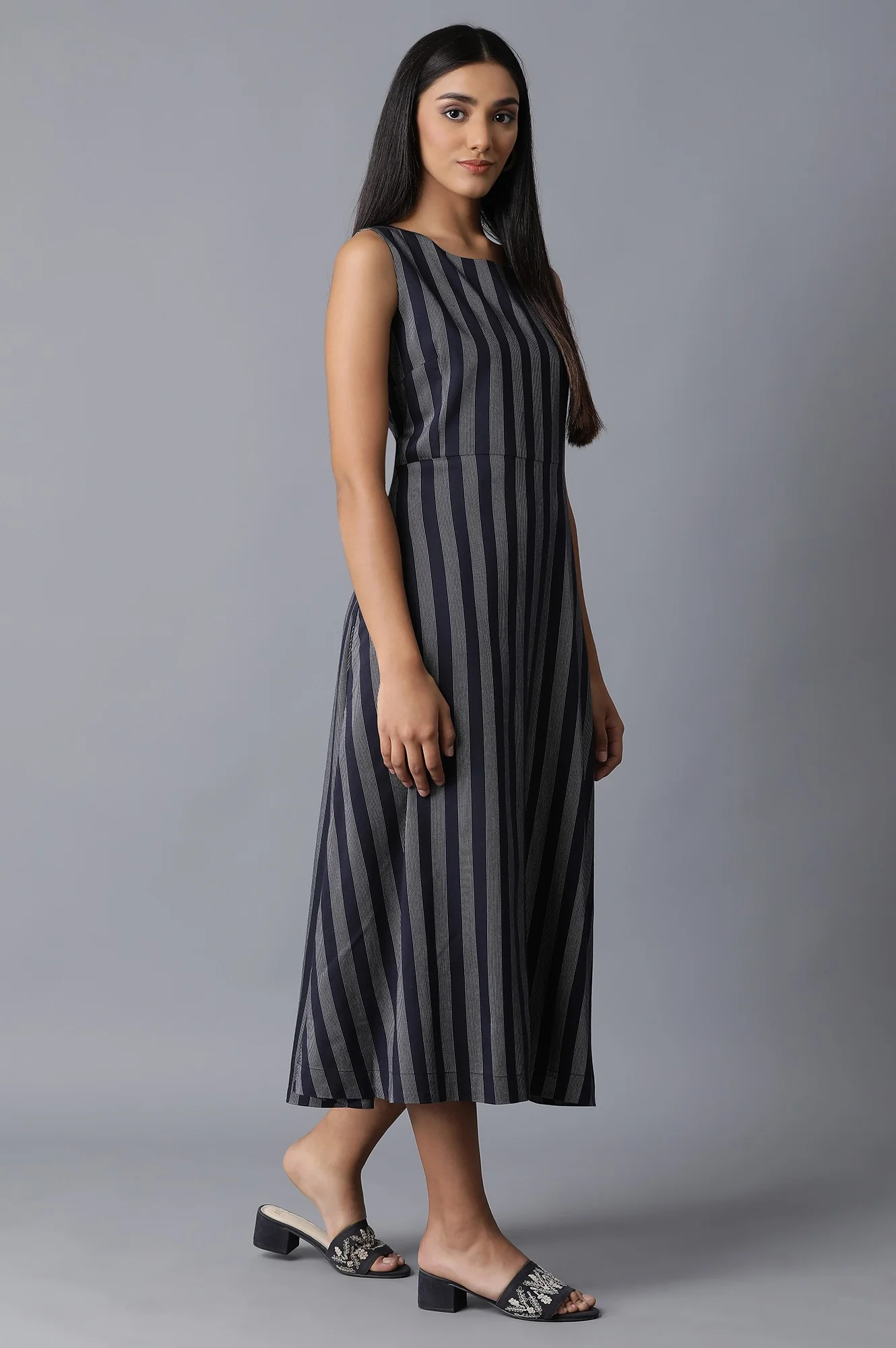 Dark Blue Sleeveless Yarn Dyed Dress - Image 4