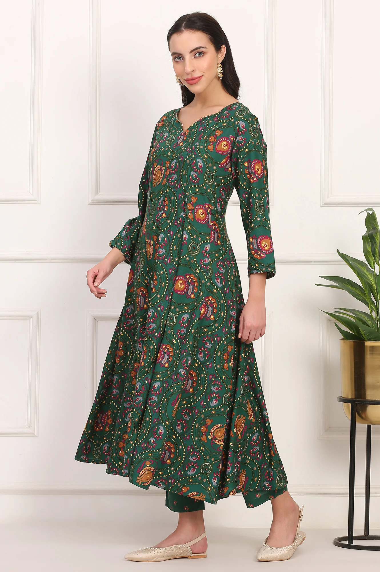 Dark Green Floral Printed Flared Chanderi Kurta, Straight Pant and Dupatta Co-ord Set - Image 4