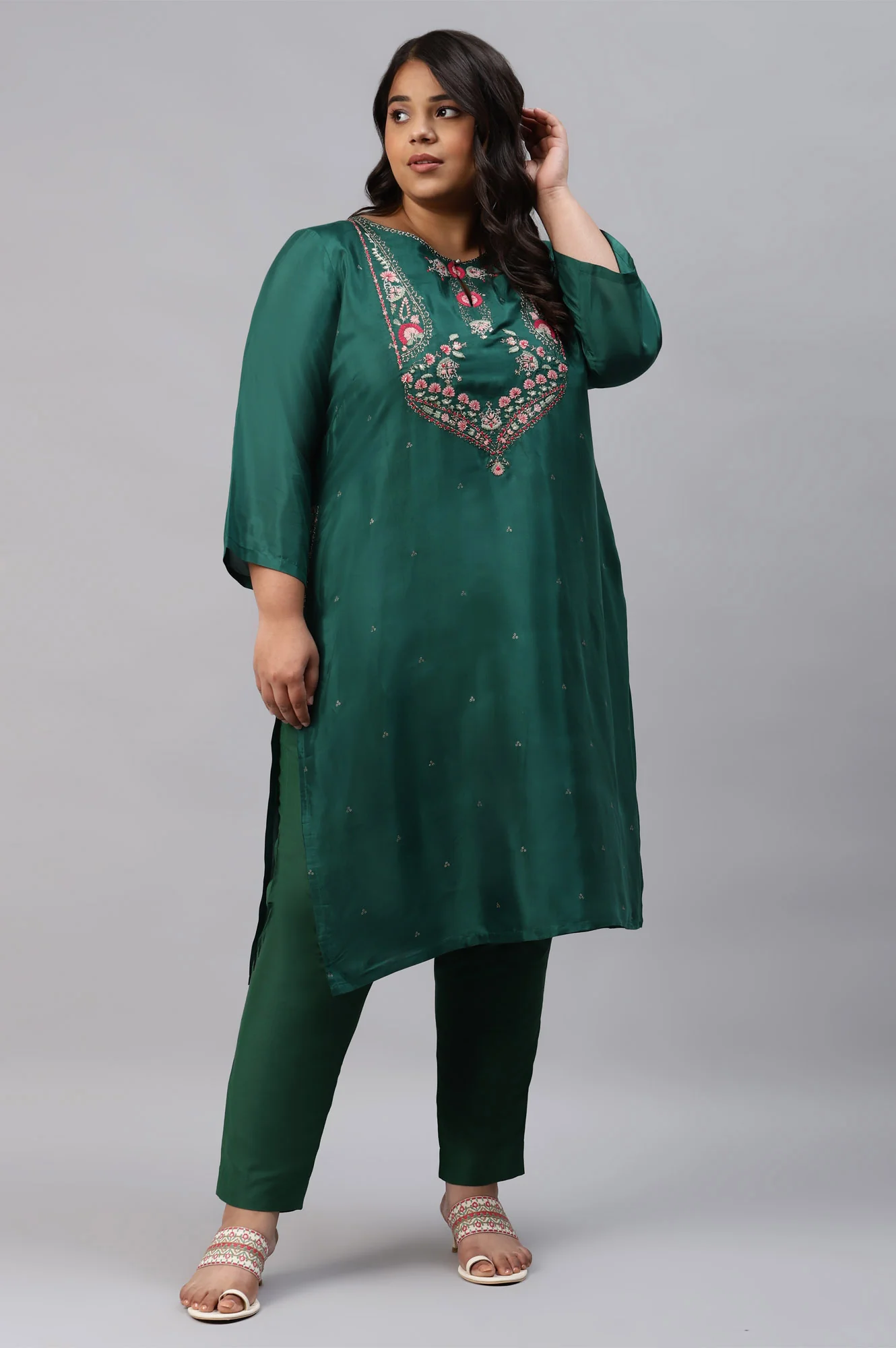 Dark Green Solid Women Plus Size Slim Pants - Image 5