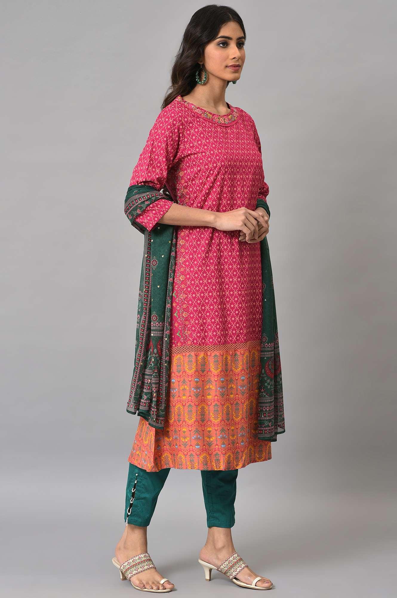 Dark Pink Boat Neck Embroidered kurta With Green Slim Pants And Printed Dupatta - Image 4