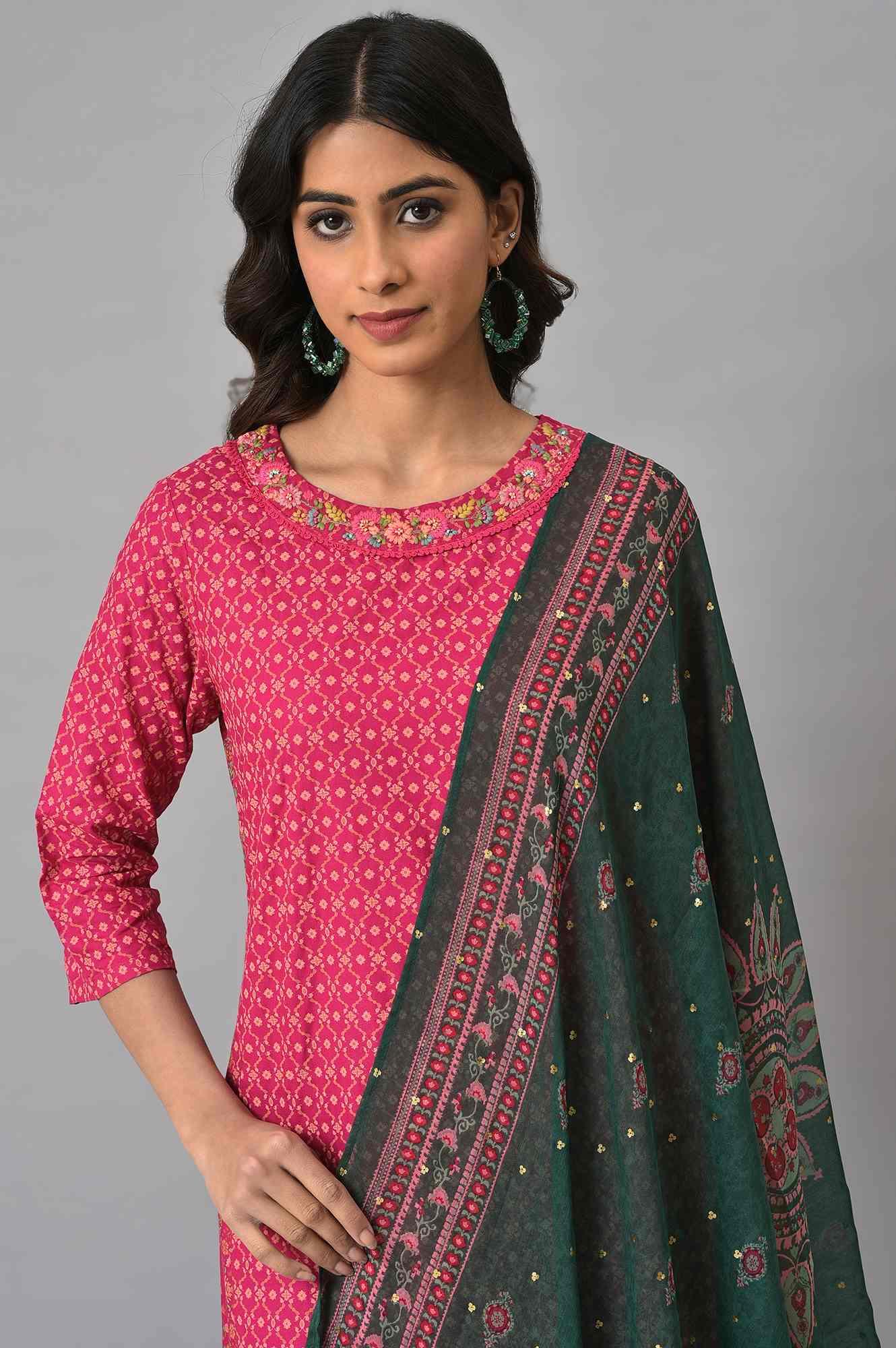 Dark Pink Boat Neck Embroidered kurta With Green Slim Pants And Printed Dupatta - Image 5