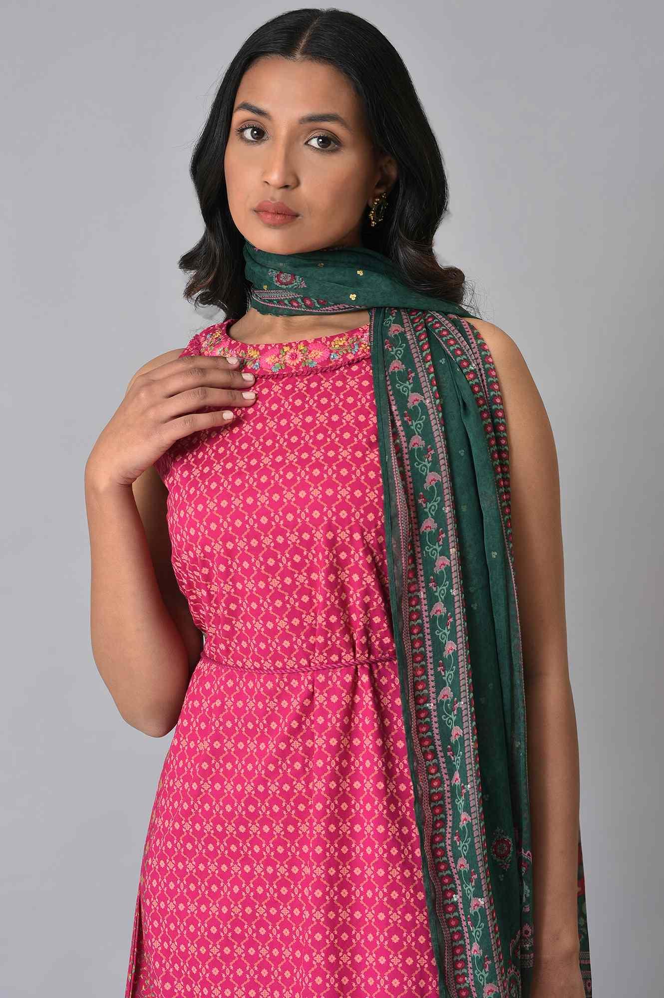 Dark Pink Embroidered kurta With Pink Tights And Green Chiffon Dupataa - Image 5