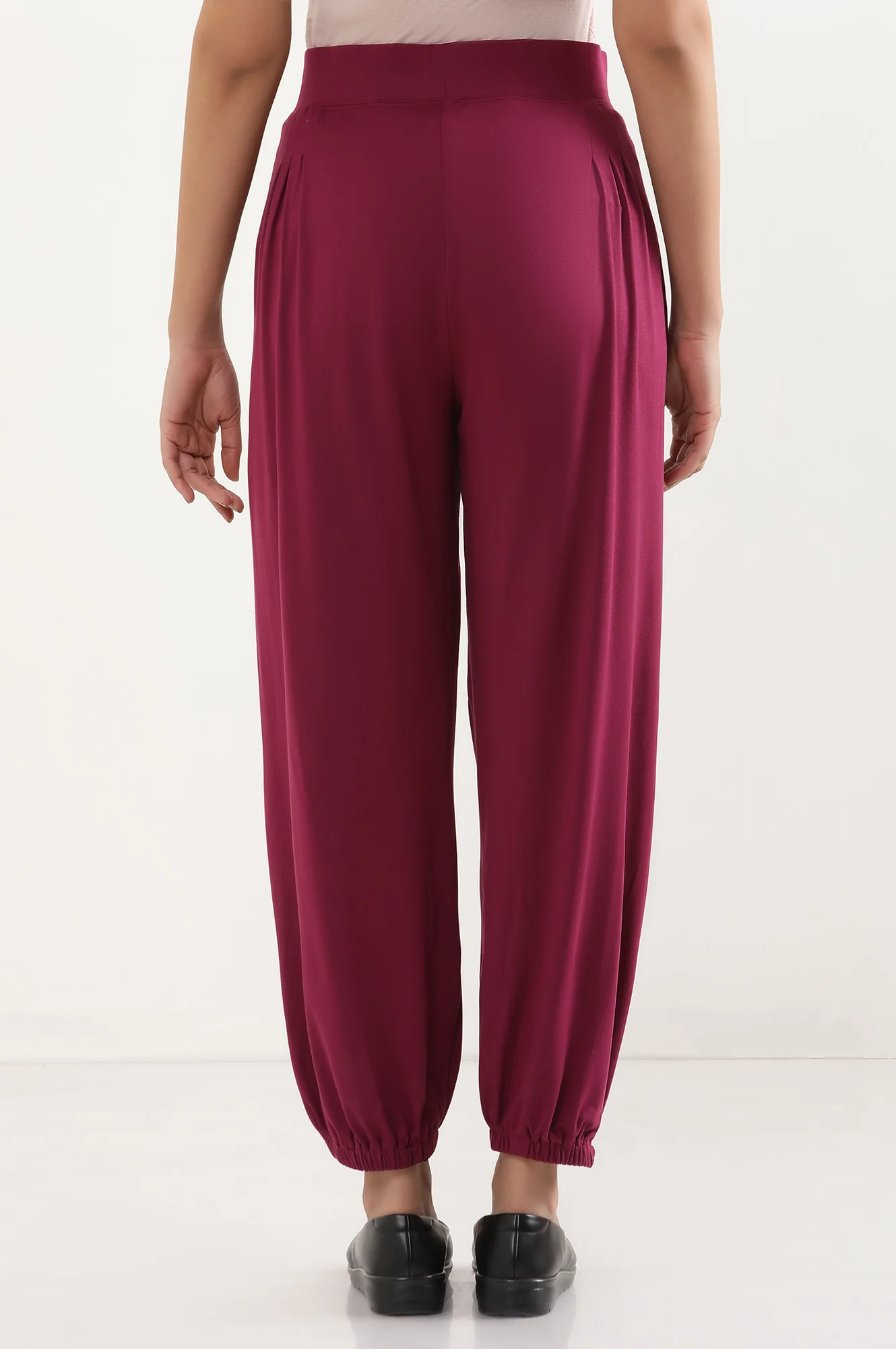 Elleven Women's Purple Solid Loose Fit Pants With Pleated Detail - Image 5