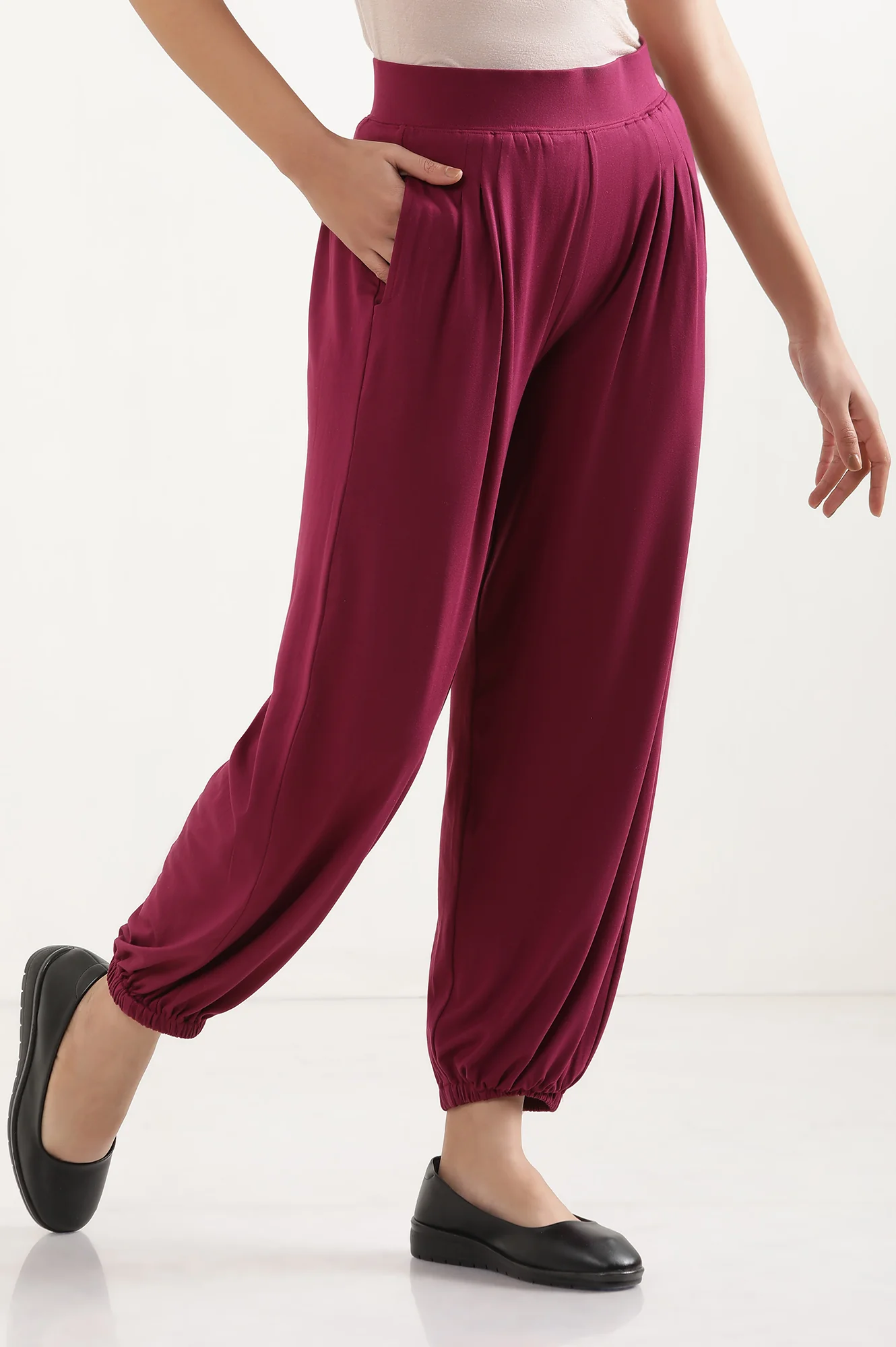 Elleven Women's Purple Solid Loose Fit Pants With Pleated Detail - Image 6