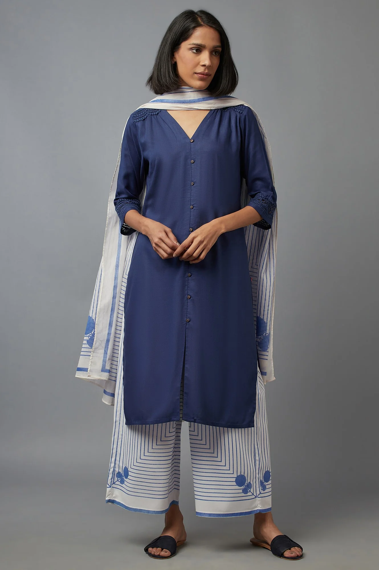 Ecru and Blue Printed Dupatta - Image 3