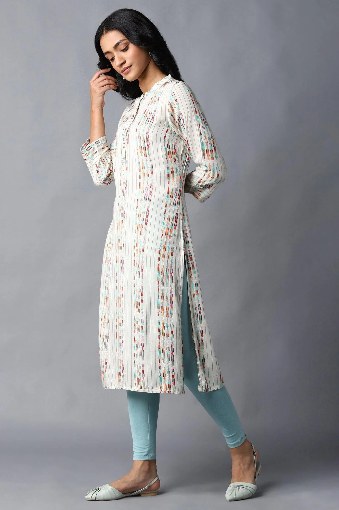 Ecru Dobby kurta With Multicolour Print - Image 3