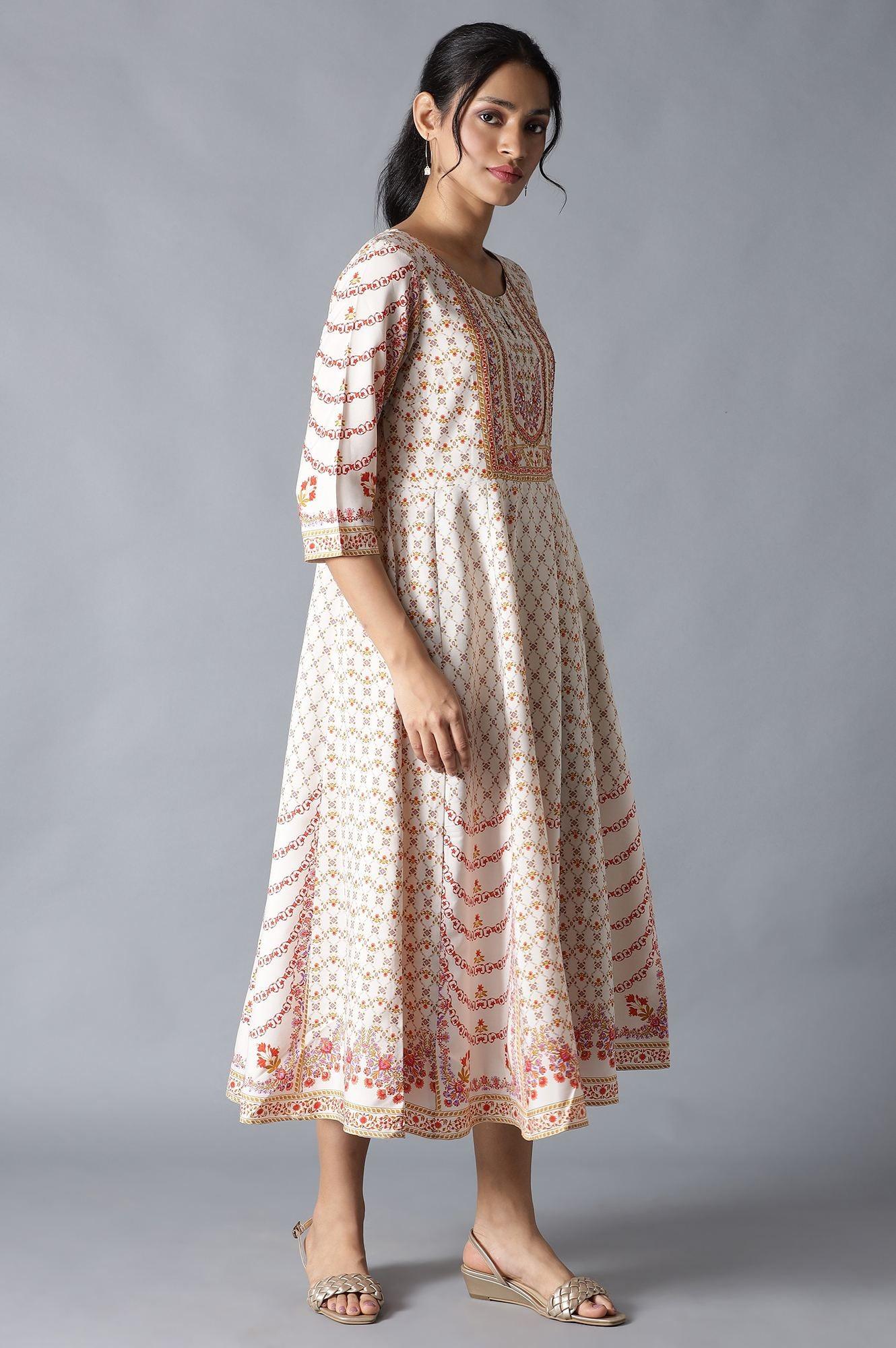 Ecru Embroidered Crepe kurta With Slim Pants And Cotton Dupatta - Image 4