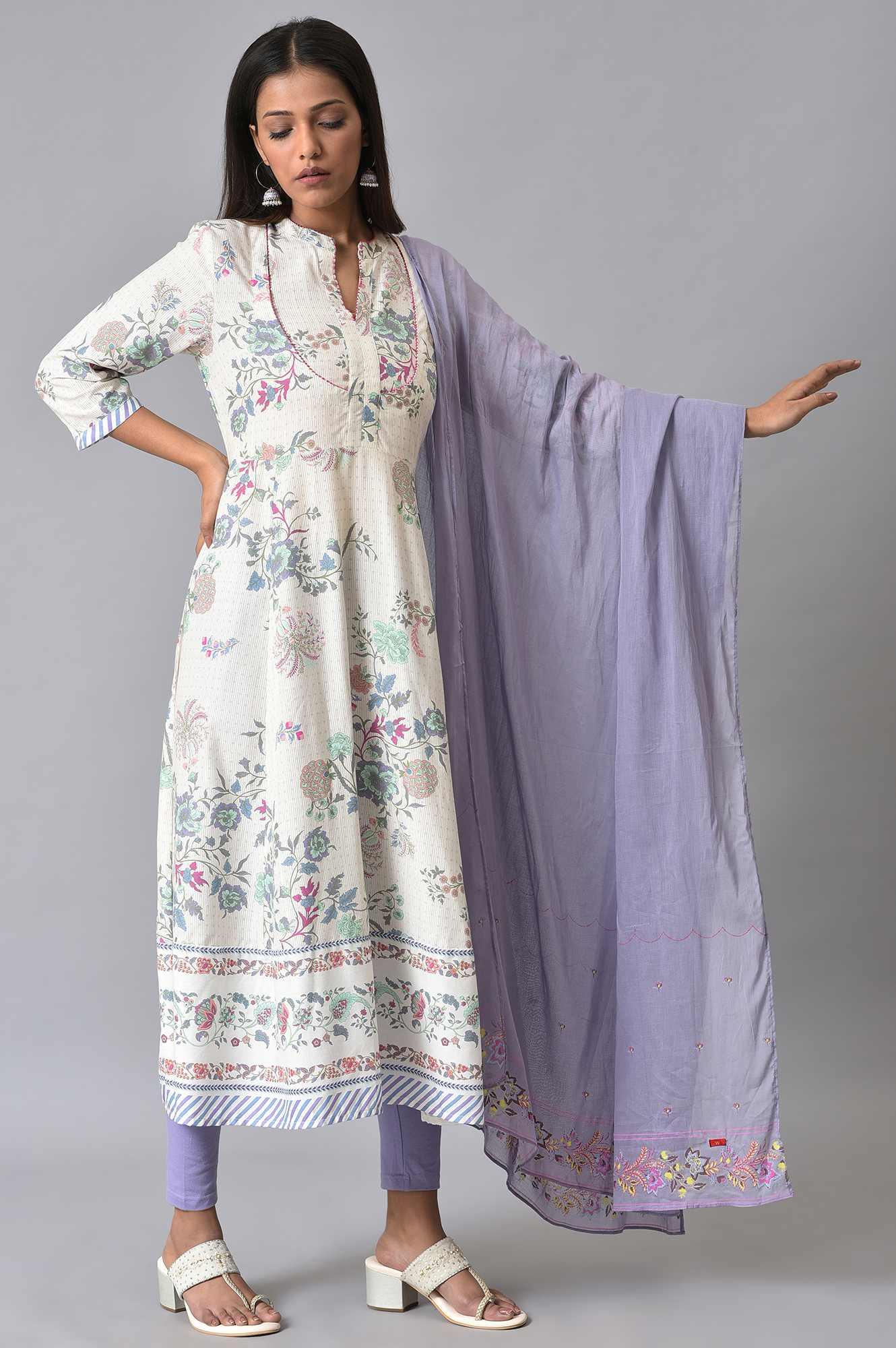 Ecru Floral Printed Flared kurta Set - Image 4
