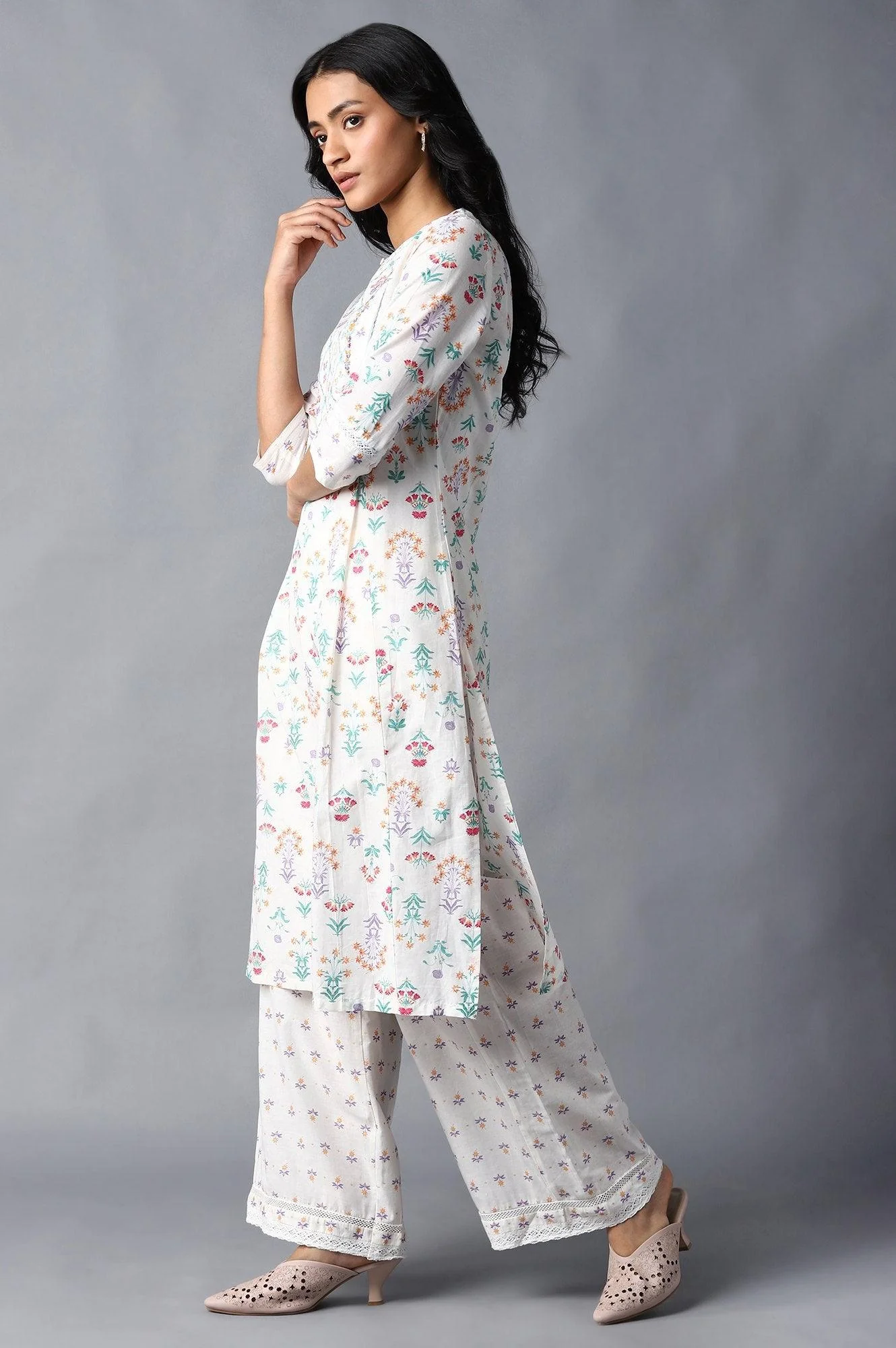 Ecru Floral Printed kurta & Parallel Pants Set - Image 3
