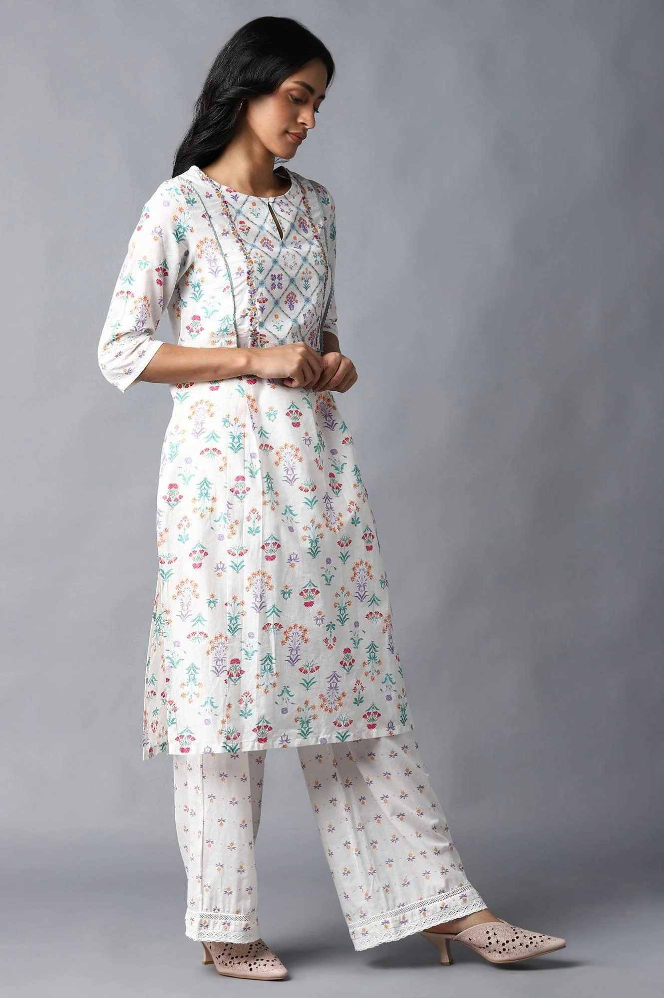 Ecru Floral Printed kurta & Parallel Pants Set - Image 4