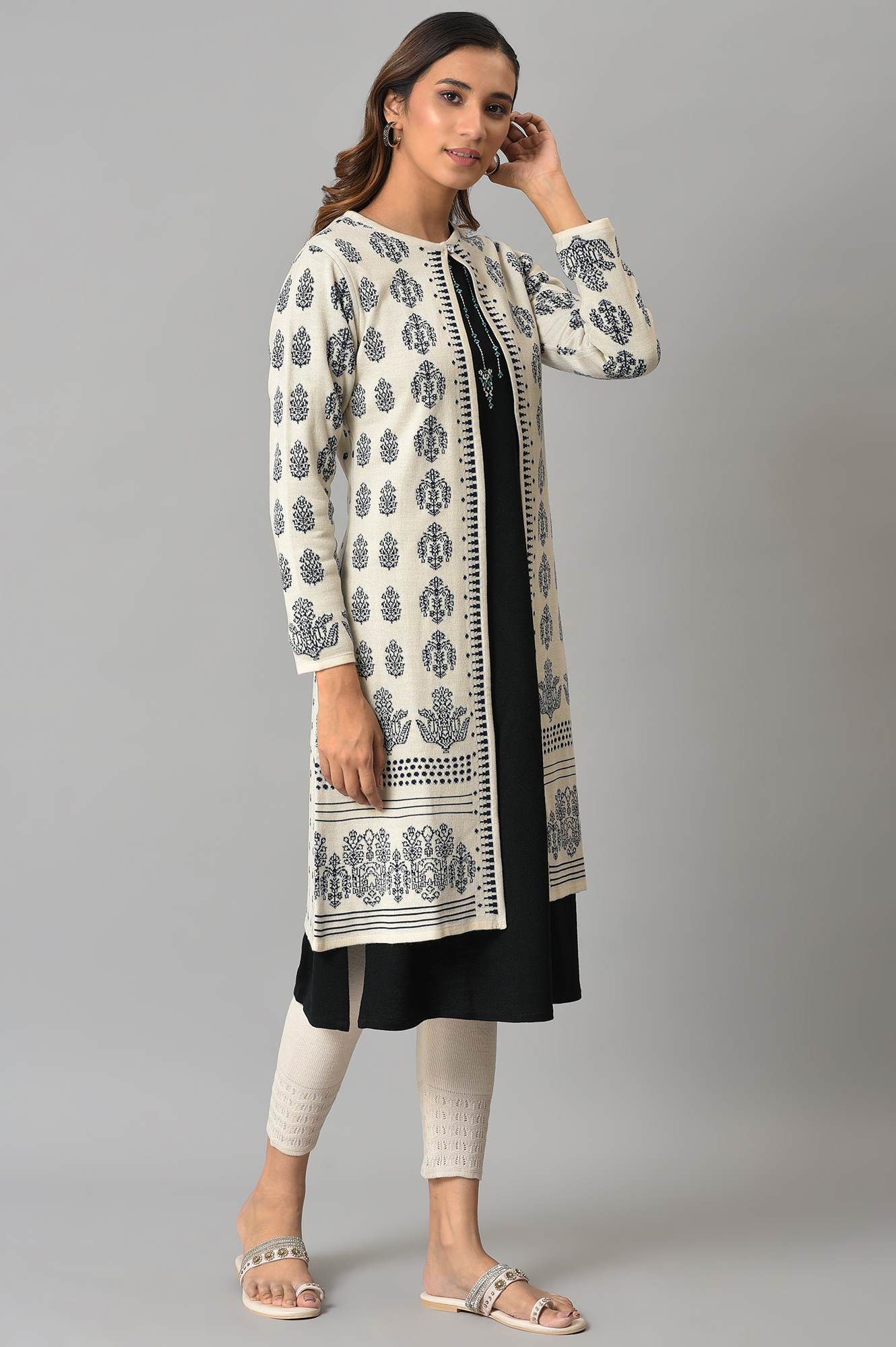 Ecru Floral Printed Reversible Cardigan - Image 4