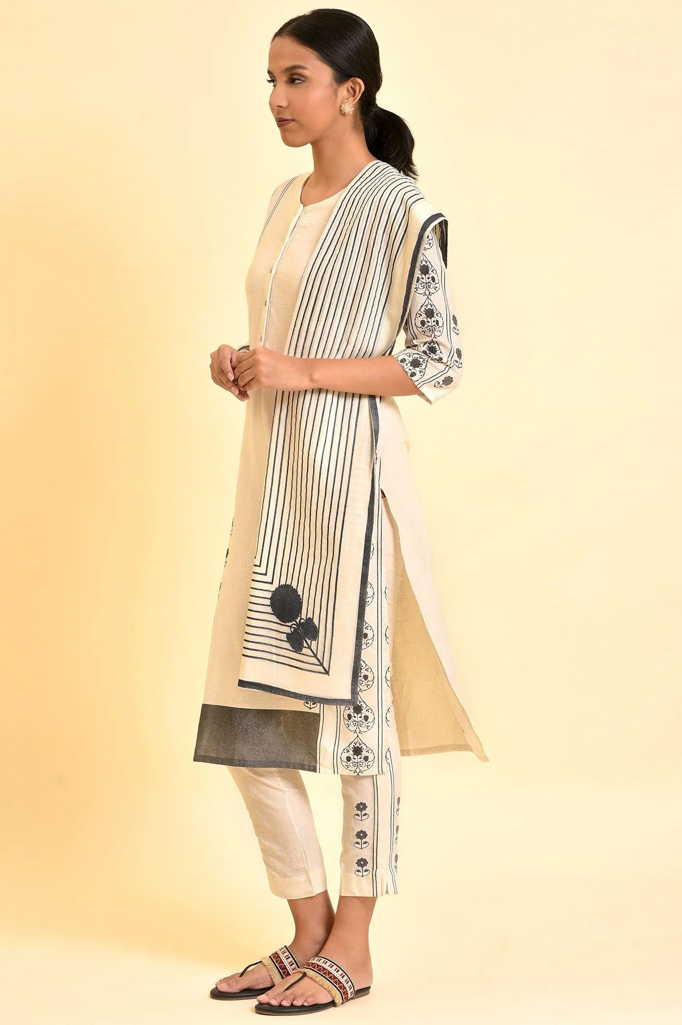 Ecru Printed Cotton Flax Kurta, Pants And Dupatta Set - Image 4