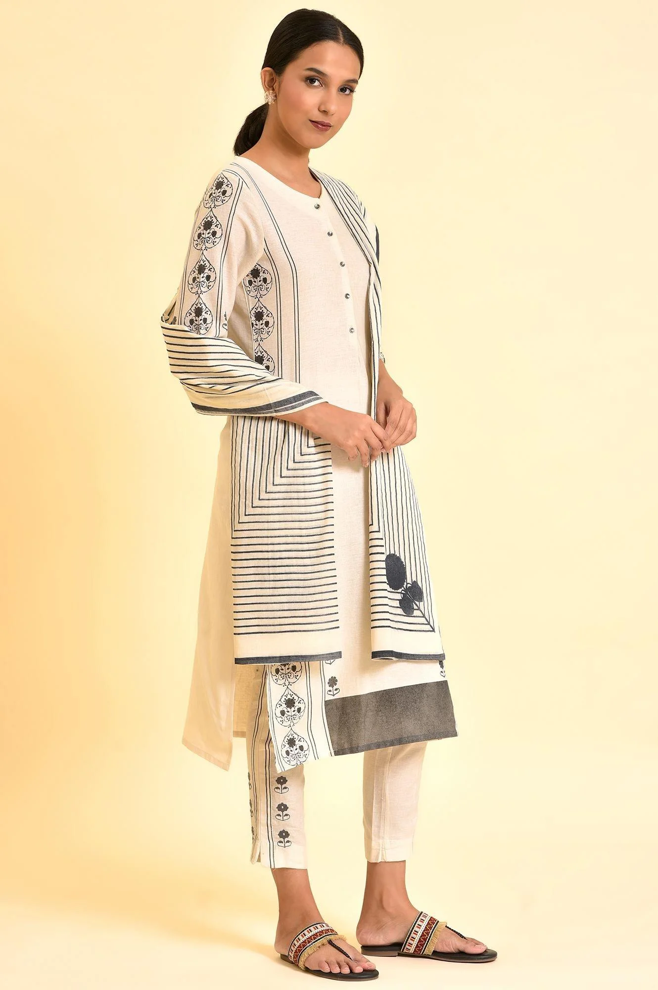Ecru Printed Cotton Flax Kurta, Pants And Dupatta Set - Image 5