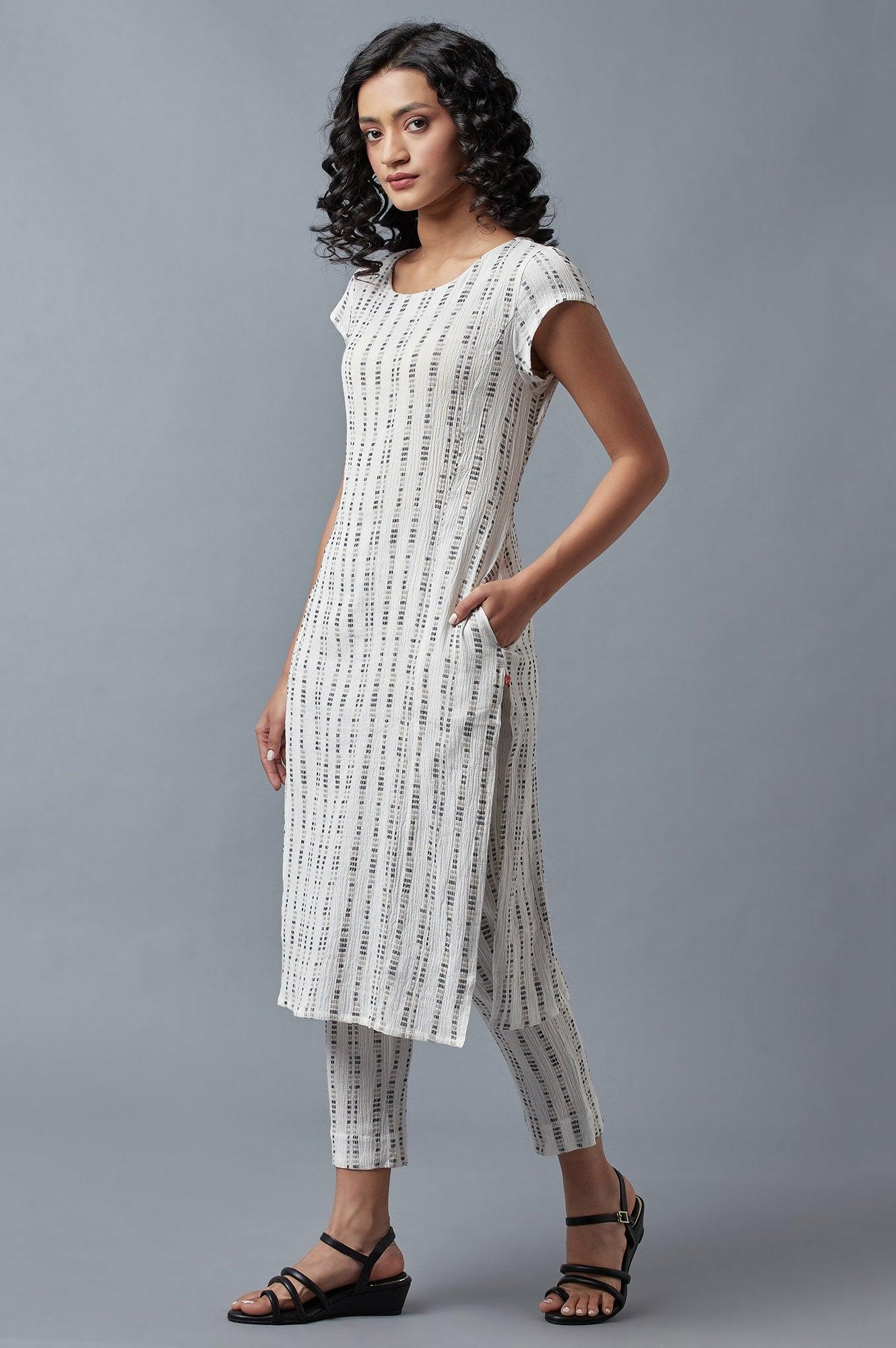 Ecru Printed kurta In Round Neck With Slim Pants - Image 3