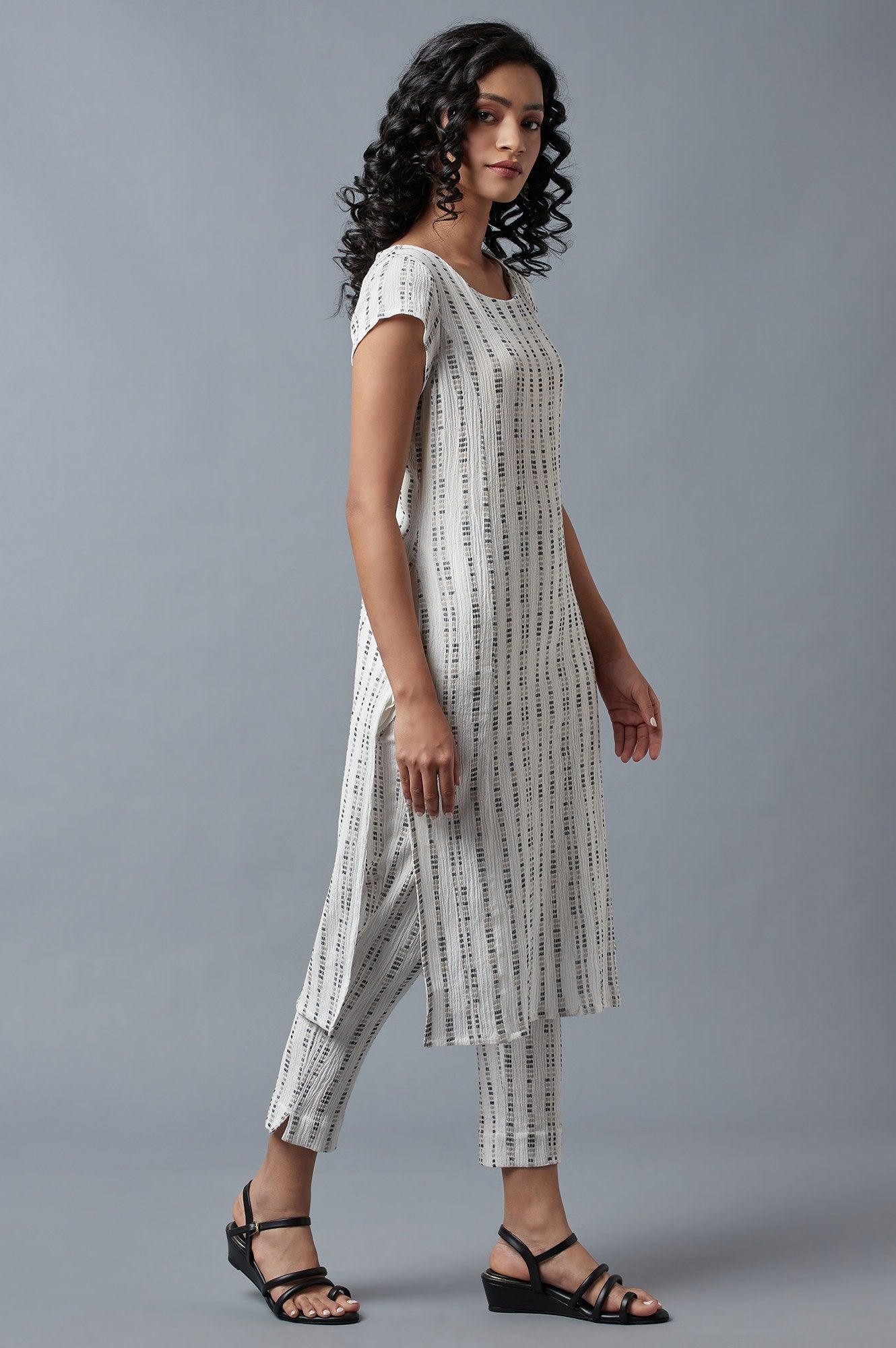 Ecru Printed kurta In Round Neck With Slim Pants - Image 4