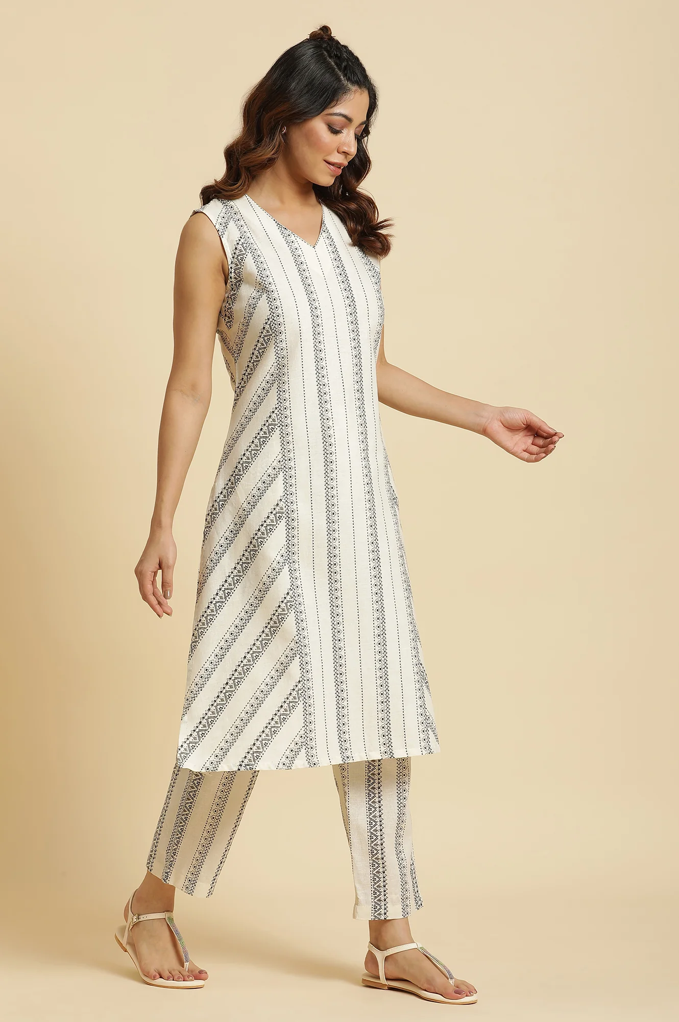 Ecru Printed Kurta & Pants Co-Ord Set With Kantha Detail - Image 5