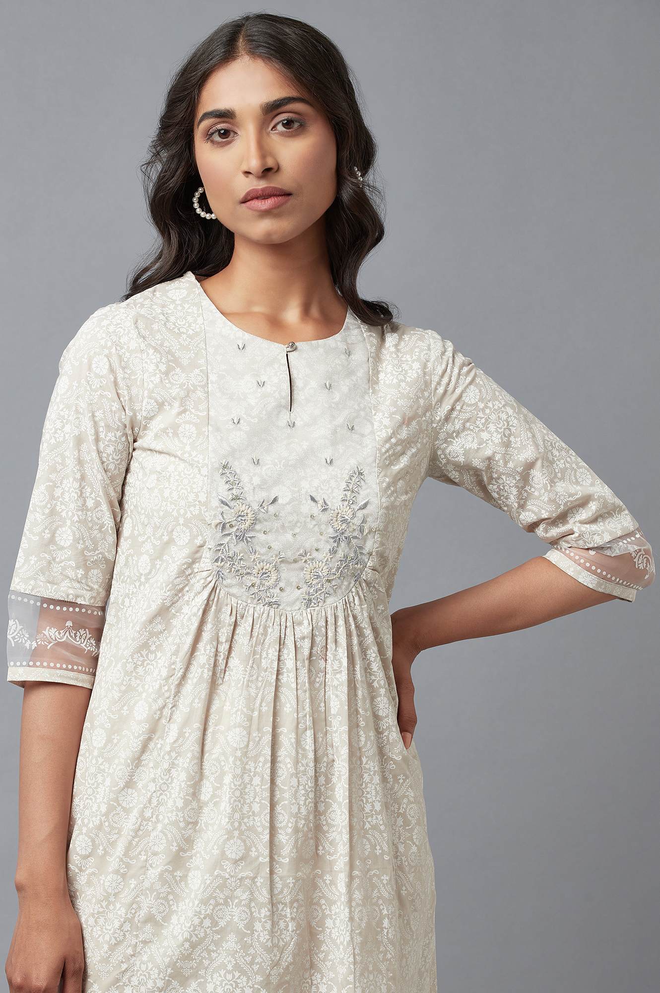 Ecru Printed kurta With Embroidery - Image 5