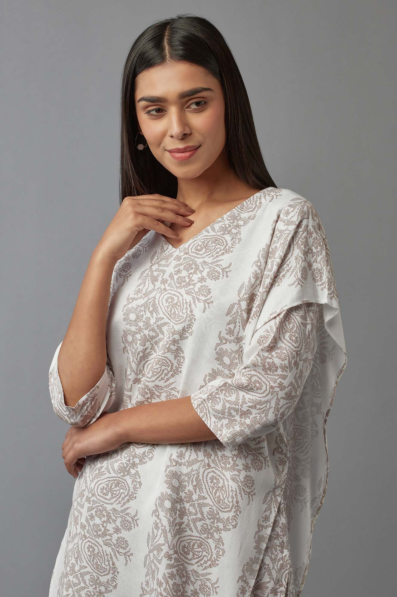 Ecru Saree draped kurta in V-neck - Image 5