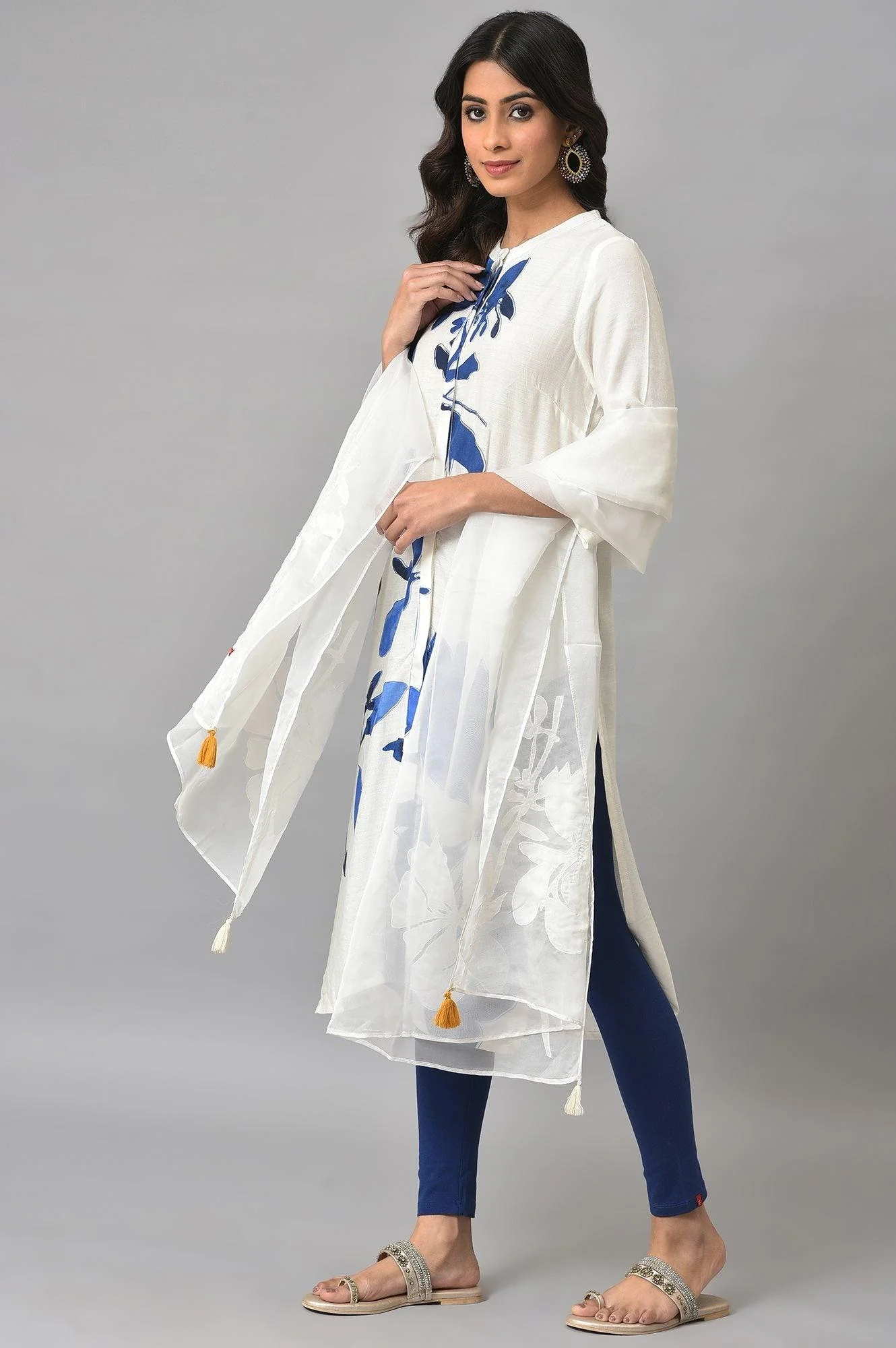 Ecru Shirt kurta With Dark Blue Tights And Organza Dupatta - Image 3