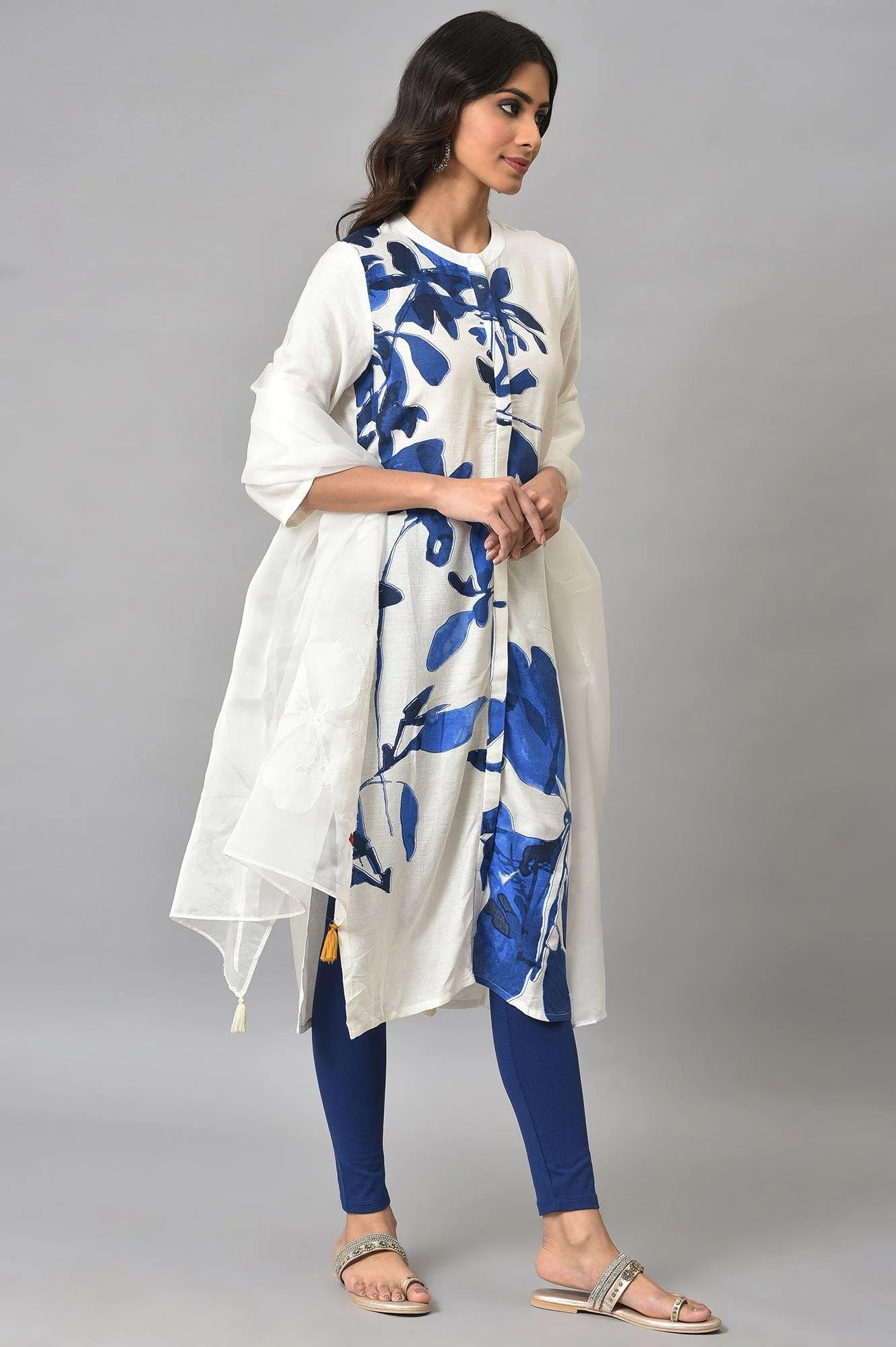 Ecru Shirt kurta With Dark Blue Tights And Organza Dupatta - Image 4