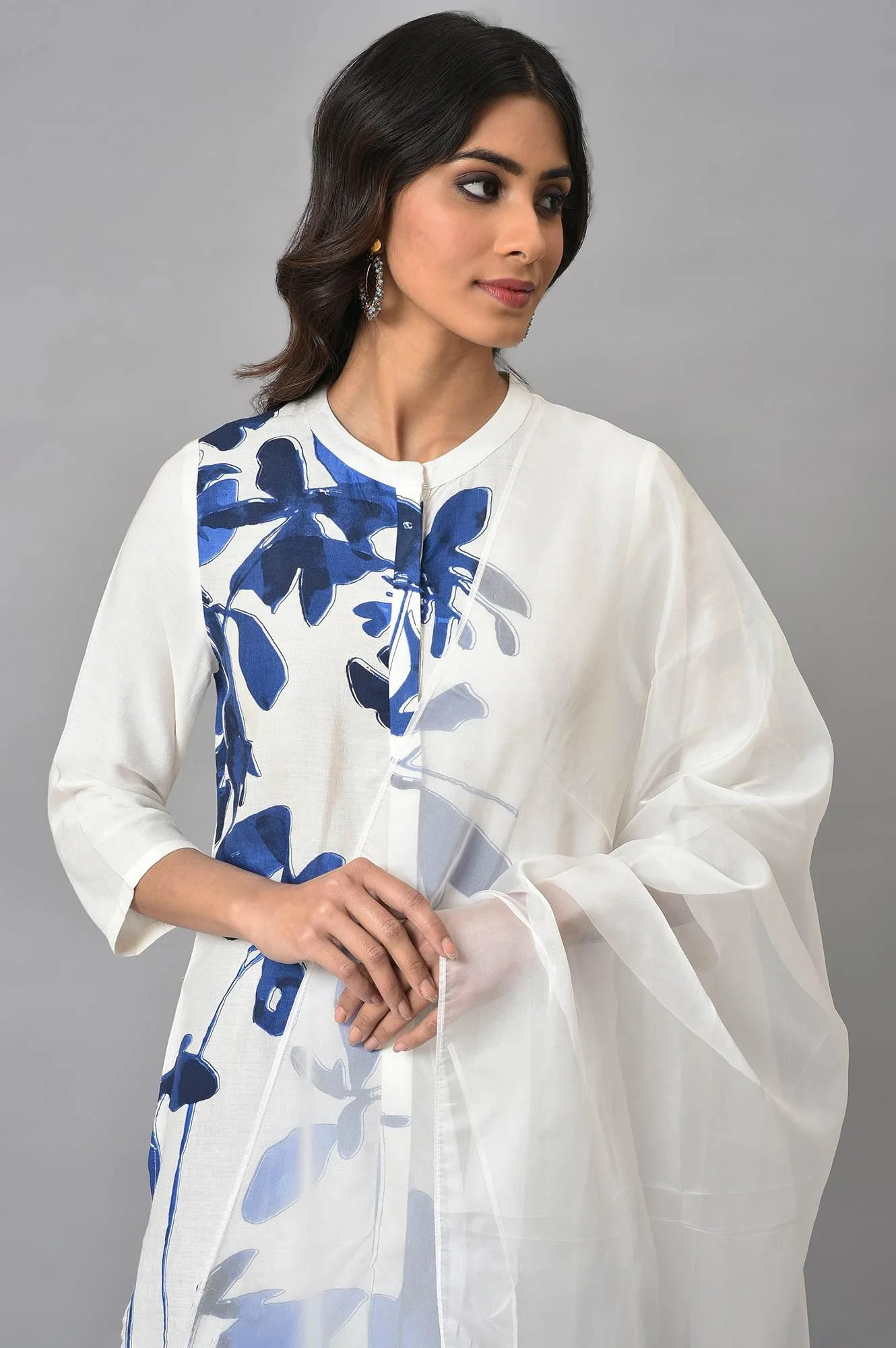 Ecru Shirt kurta With Dark Blue Tights And Organza Dupatta - Image 5