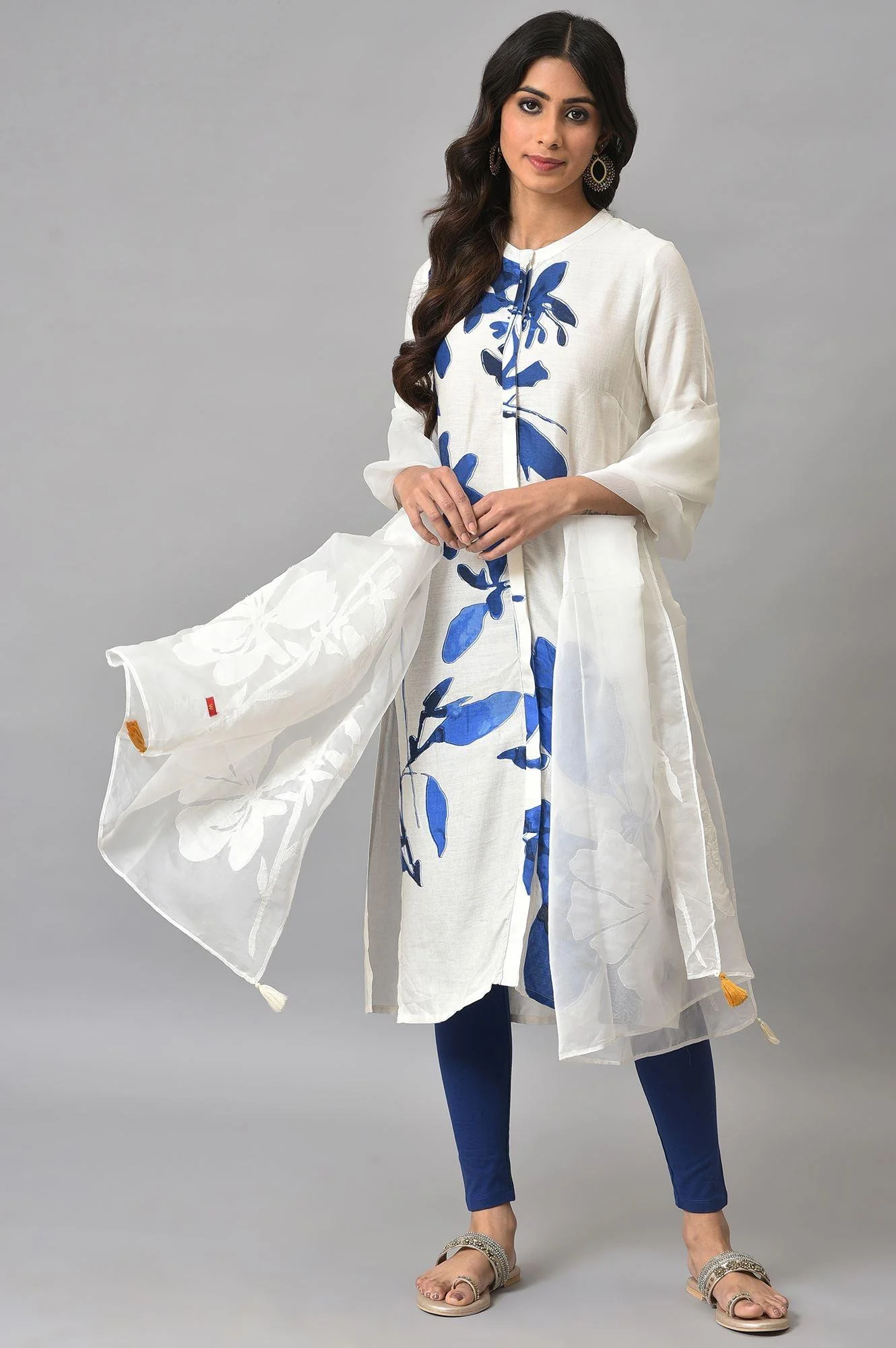 Ecru Shirt kurta With Dark Blue Tights And Organza Dupatta - Image 9