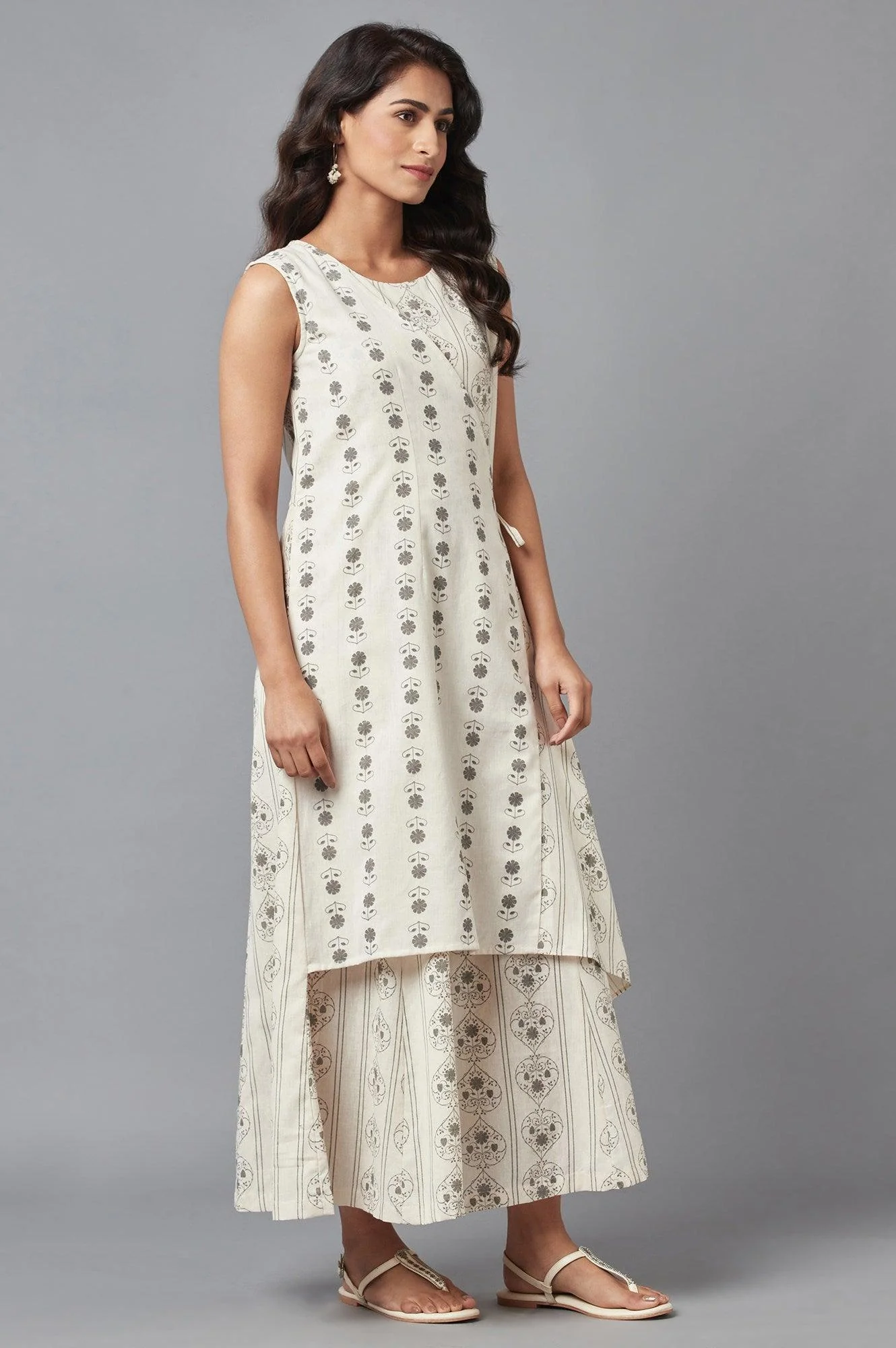 Ecru Sleeveless Angrakha Jumpsuit in Round Neck - Image 4