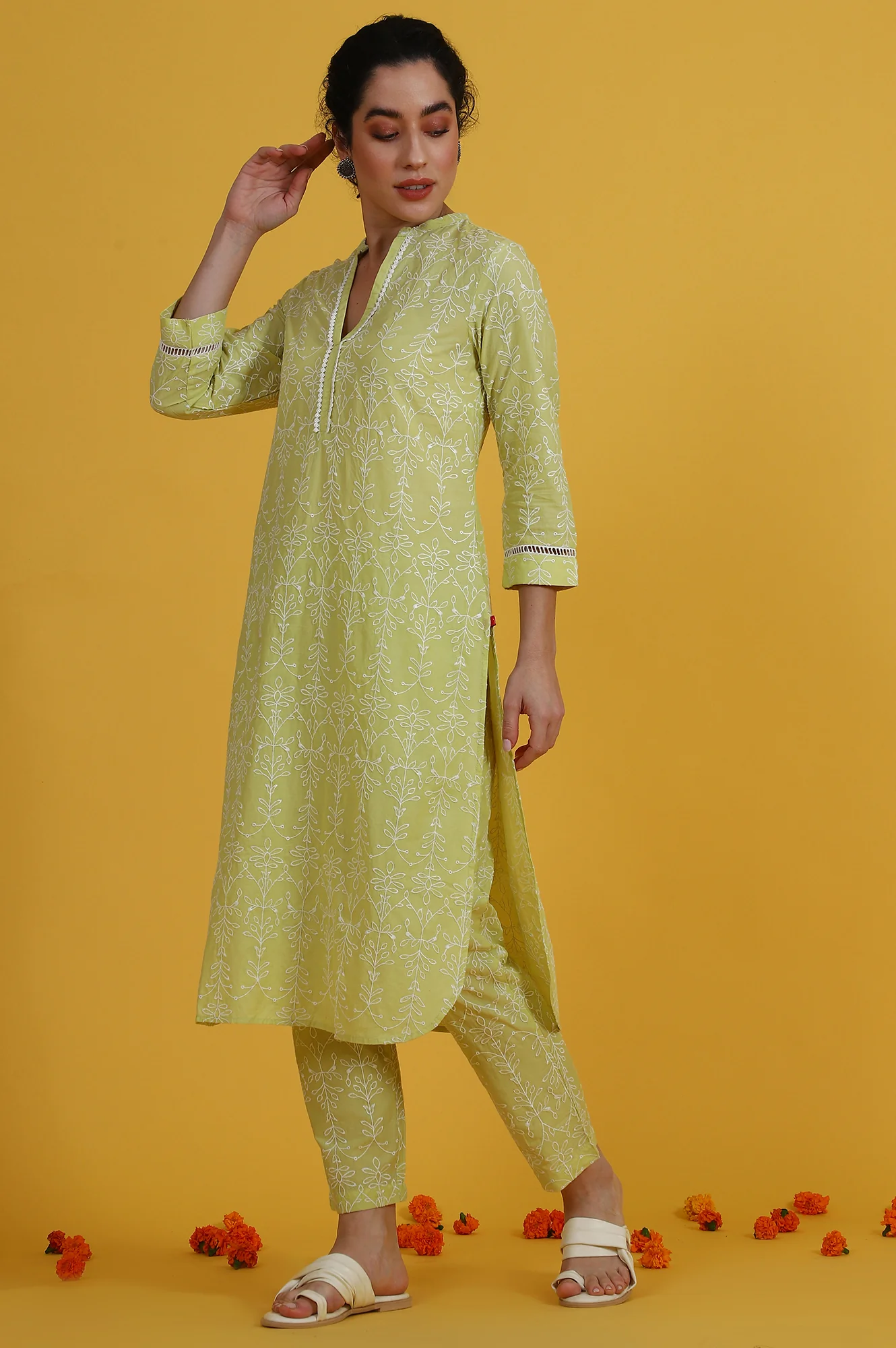 Green Embroidered Straight Pure Cotton Kurta - Image 5