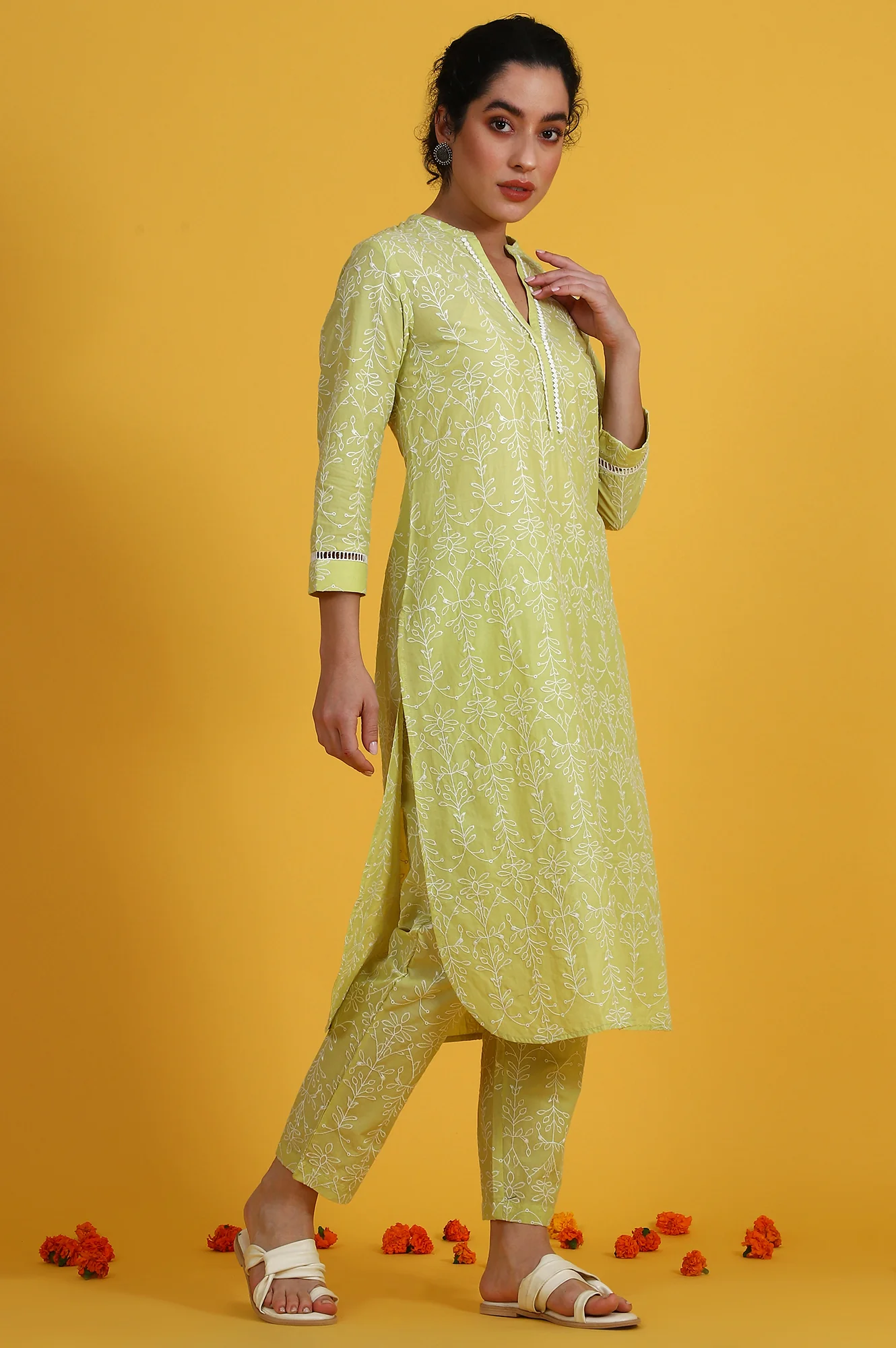 Green Embroidered Straight Pure Cotton Kurta - Image 7