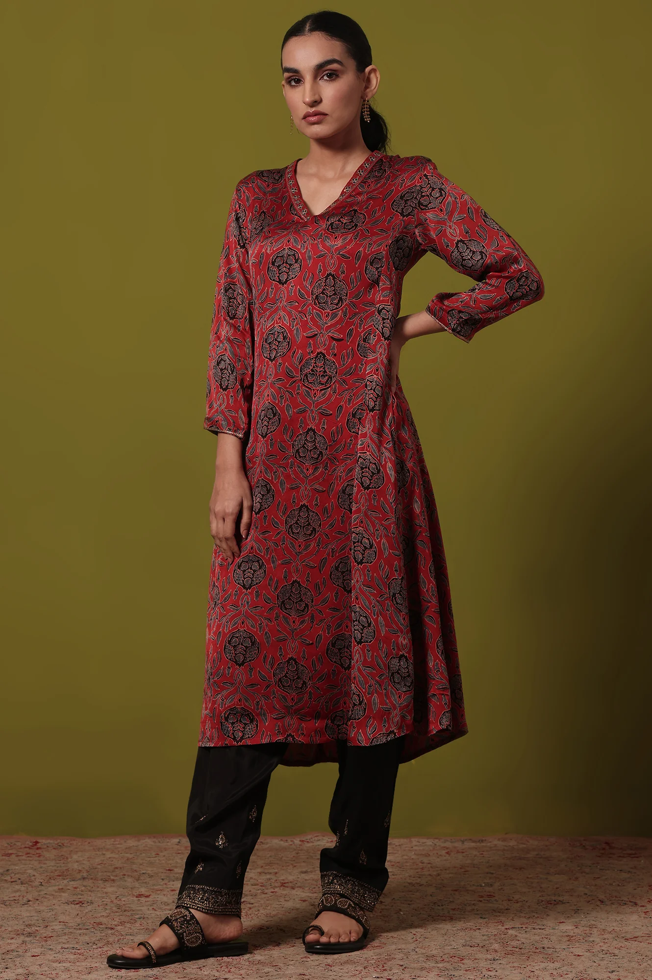 Red Floral Printed Flared Viscose Kurta - Image 5