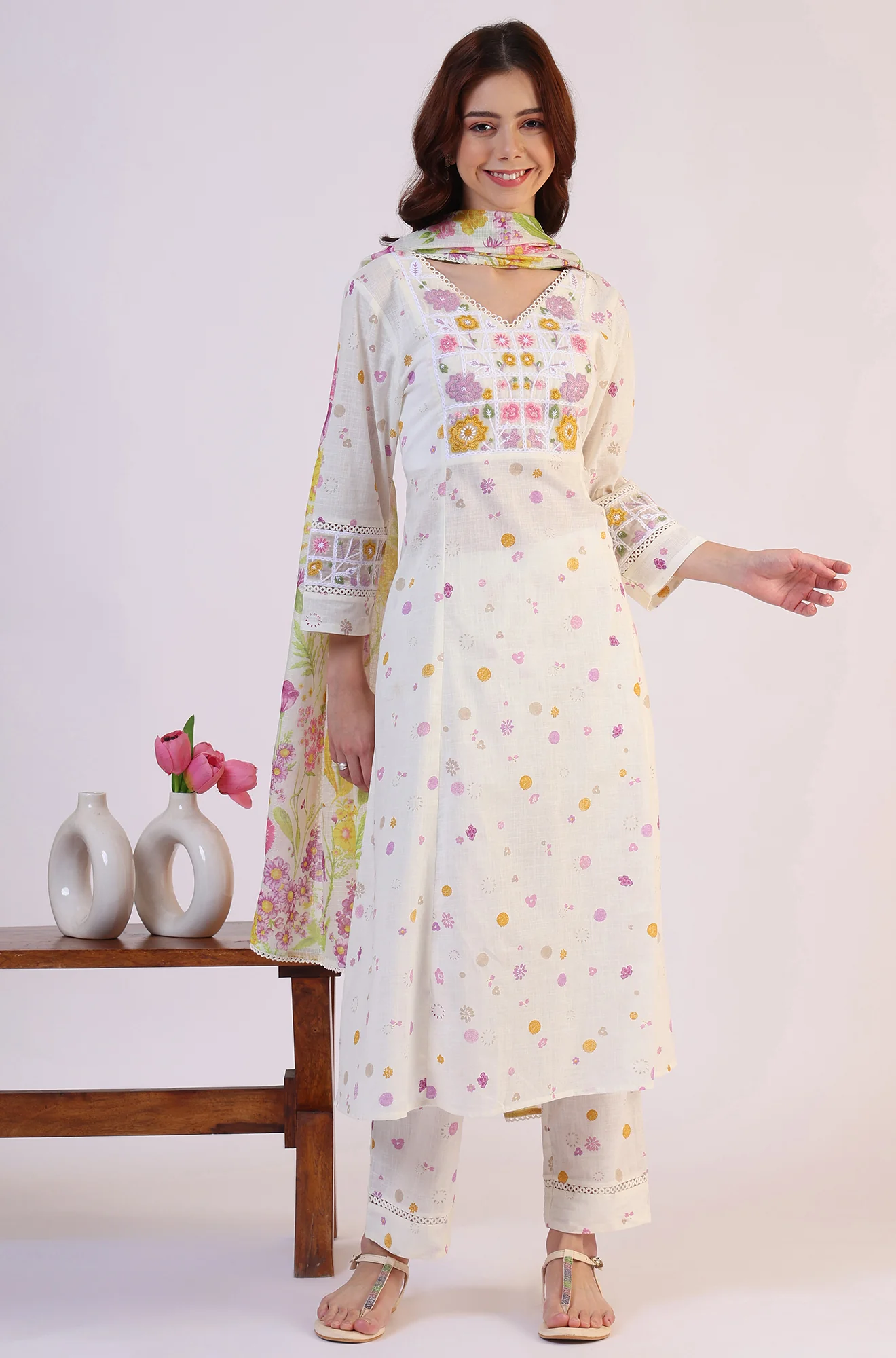 White Floral Printed Thread Work Flared Pure Cotton Kurta & Straight Pant With Dupatta Set - Image 3