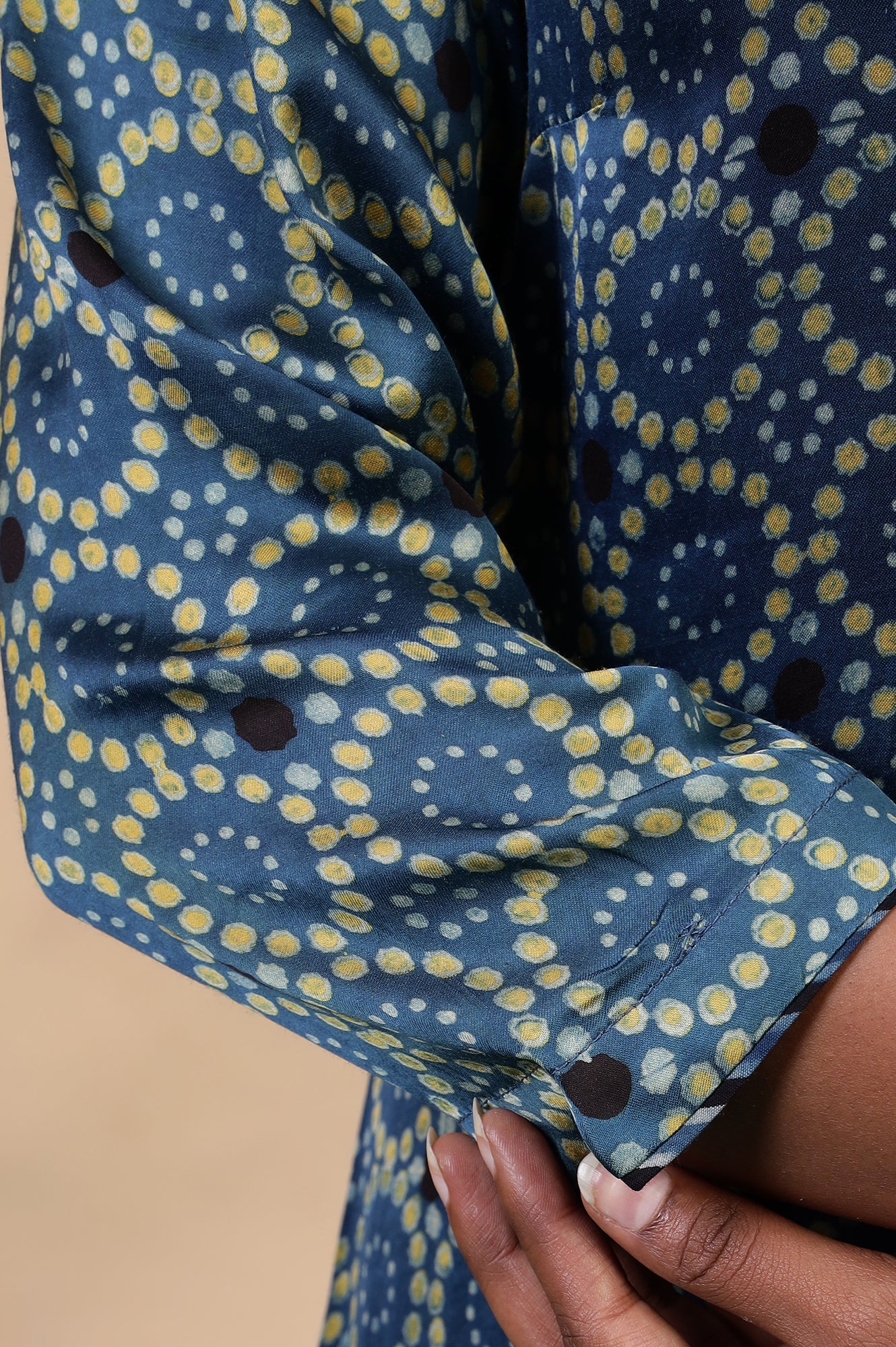 Folksong Indigo Viscose Straight-Fit Geometric Ajrakh Print Kurta - Image 8