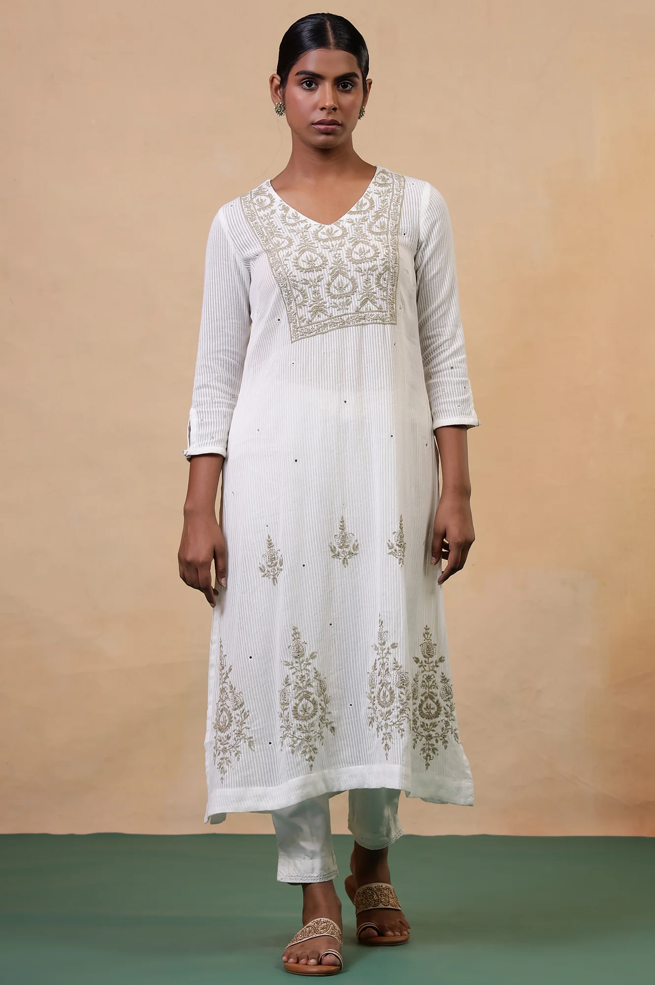 Folksong Off White Cotton A-Line Embroidered Chikankari Regular Kurta - Image 2