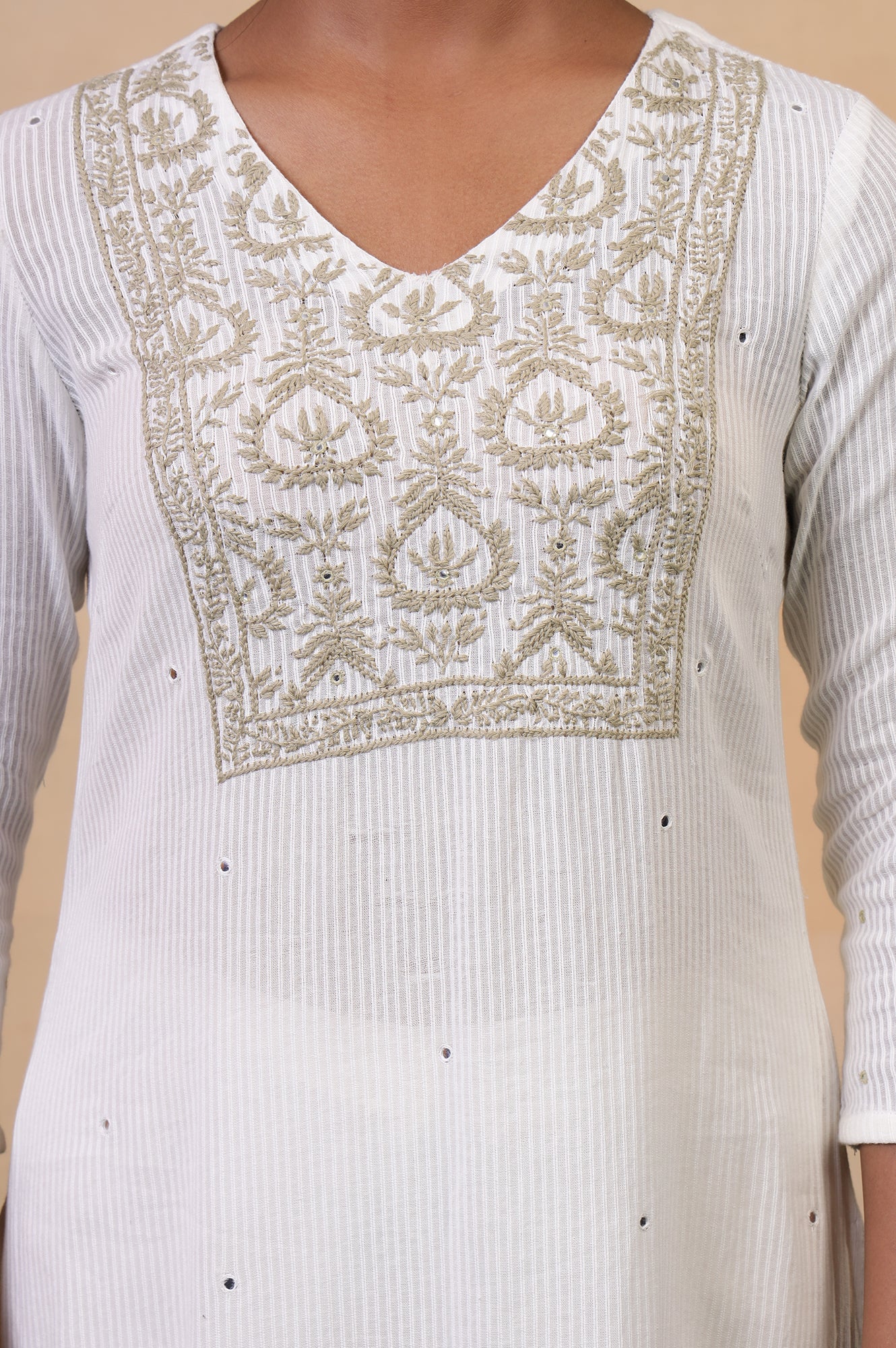 Folksong Off White Cotton A-Line Embroidered Chikankari Regular Kurta - Image 3