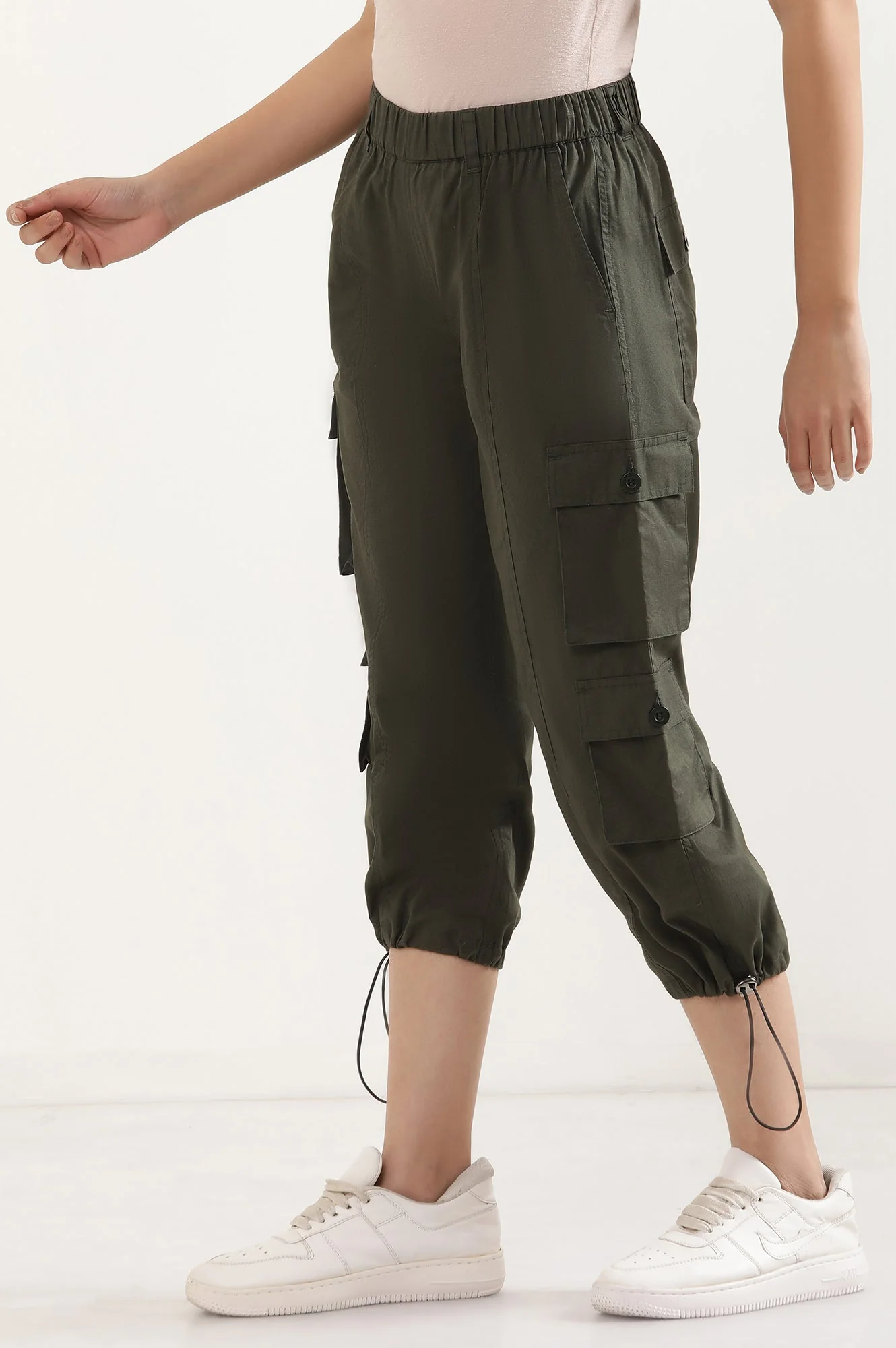 Elleven Women's Muted Sage Green Solid Straight Fit Cotton Cropped Pants With Drawstring - Image 3