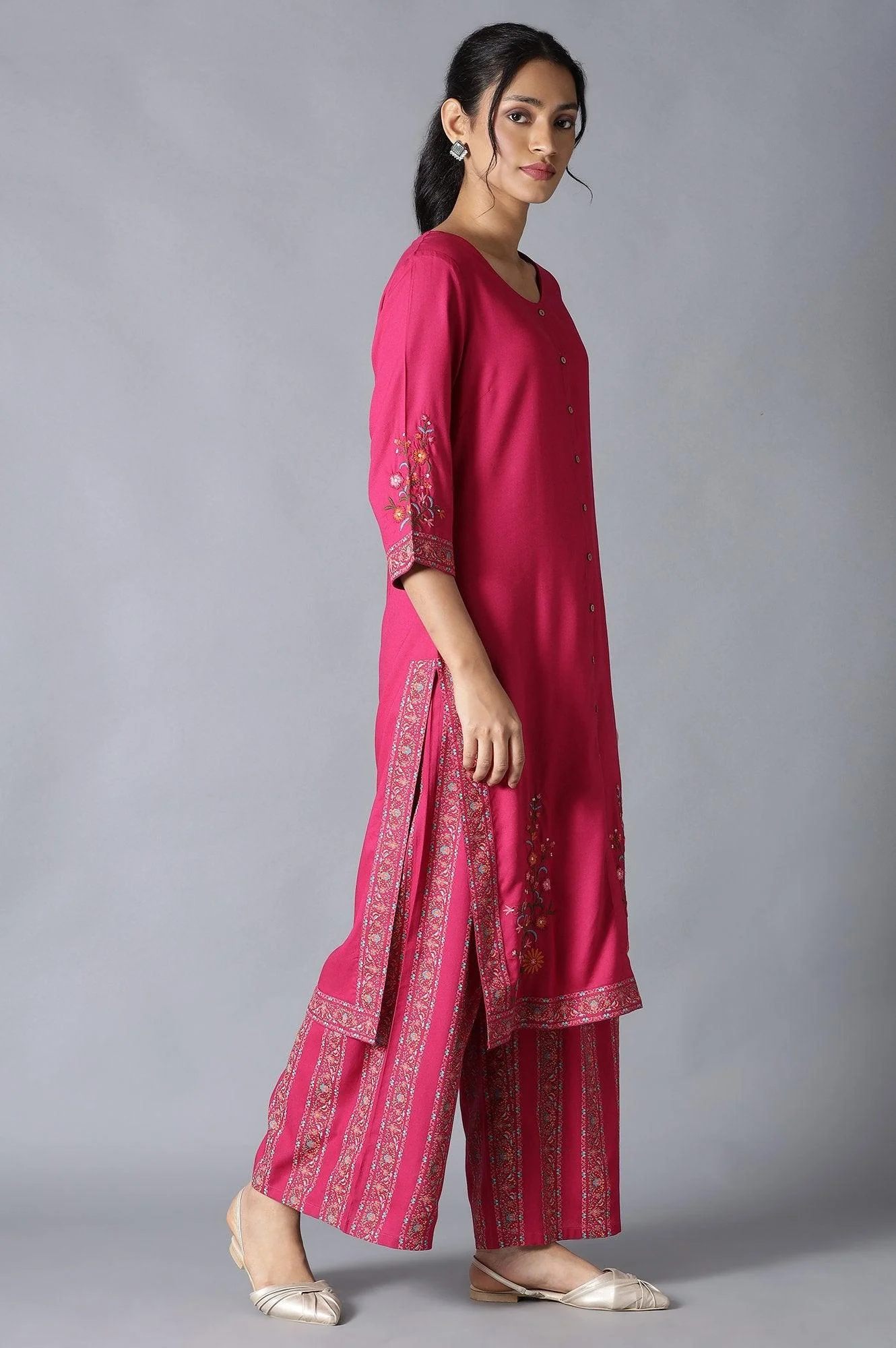 Fuchsia Pink Embroidered kurta And Parallel Pants Set - Image 4