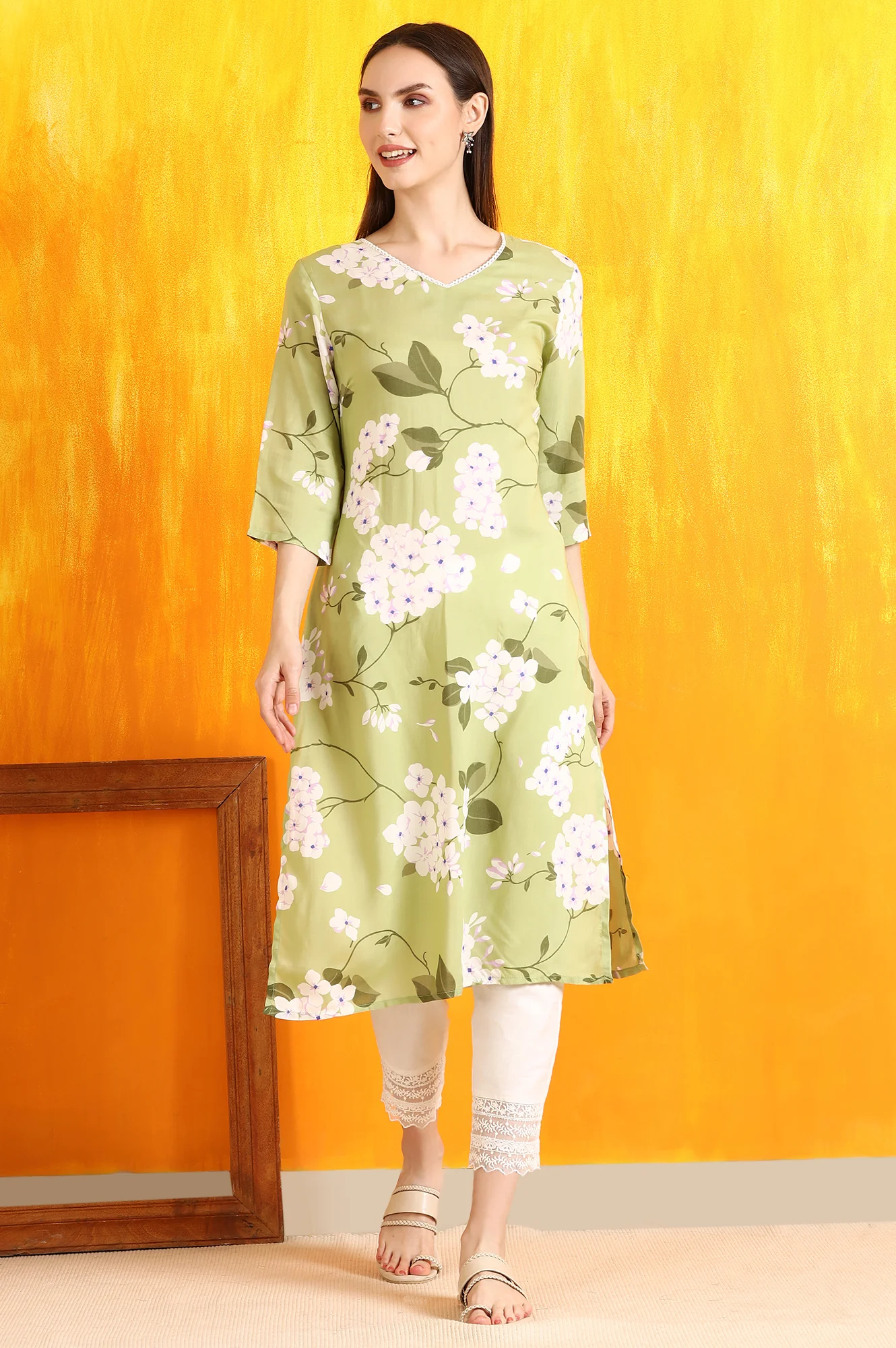 Green Bold Floral Printed Modal Straight Kurta - Image 3