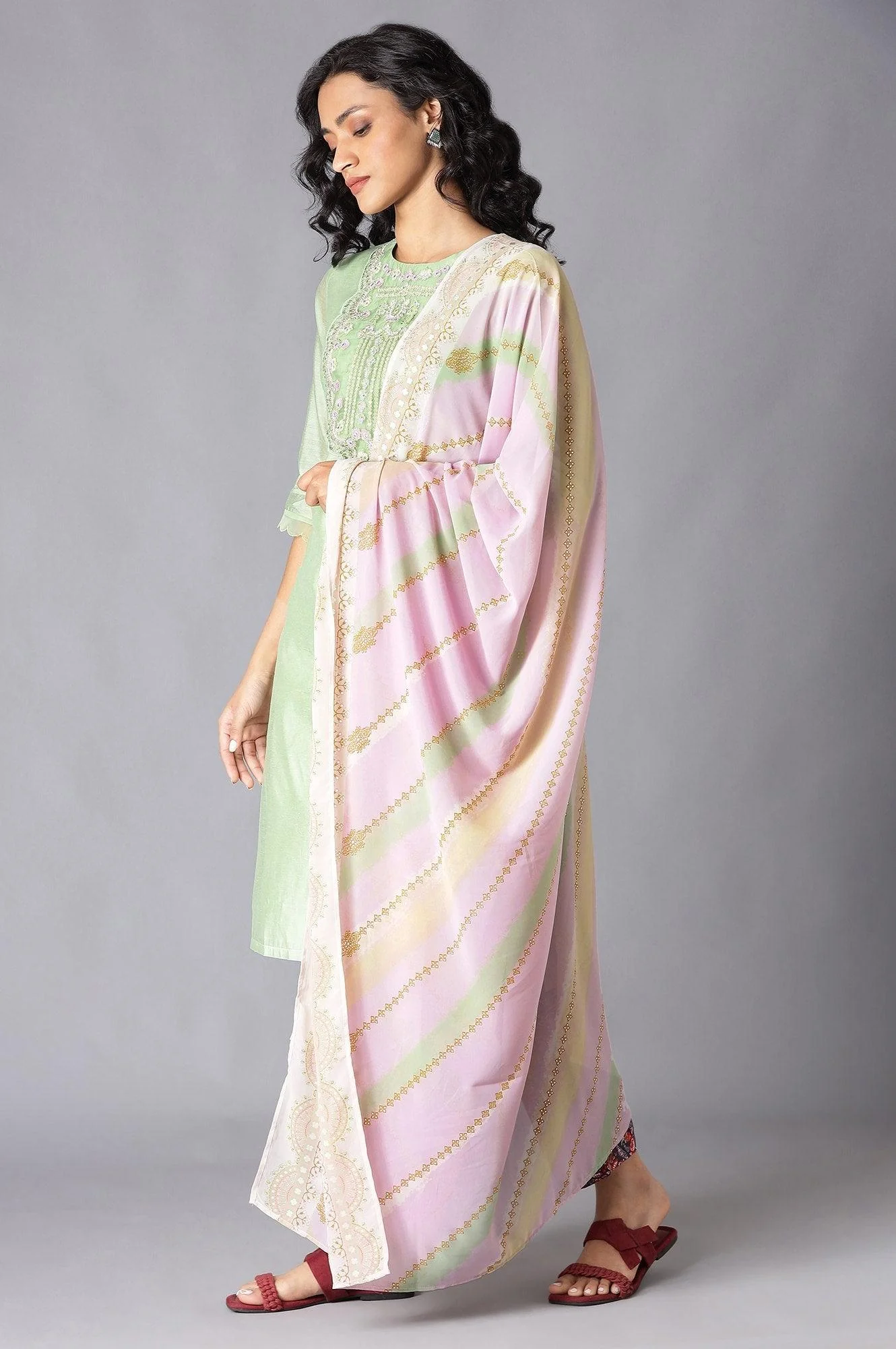 Green Chanderi kurta, Slim Pants And Dupatta Set - Image 3