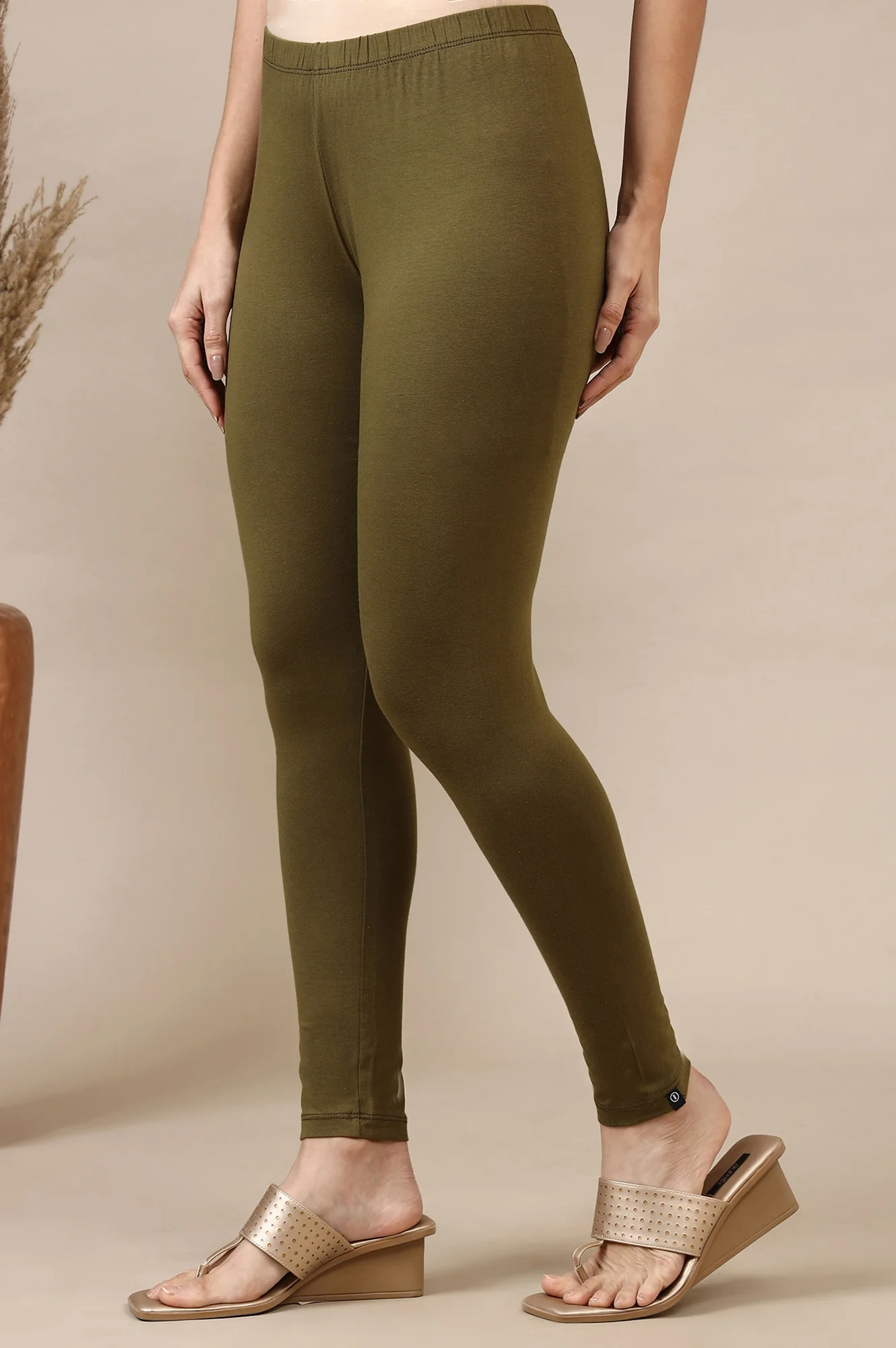 Elleven Women's Green Solid Skinny Fit Cotton Lycra Leggings With Elasticated Waist - Image 2