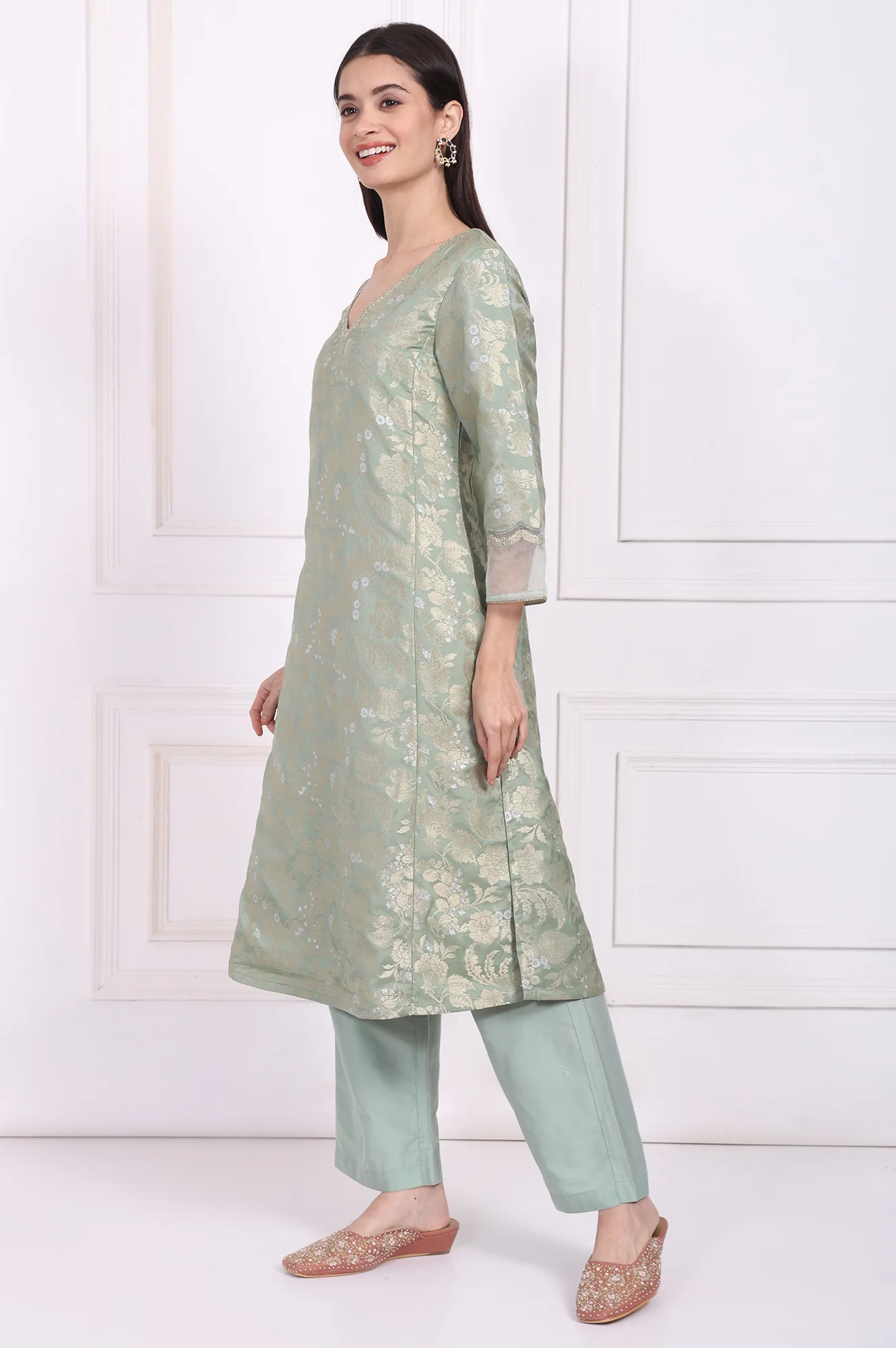 Green Embellished Straight Jacquard Kurta with Straight Pant and Dupatta Set - Image 4