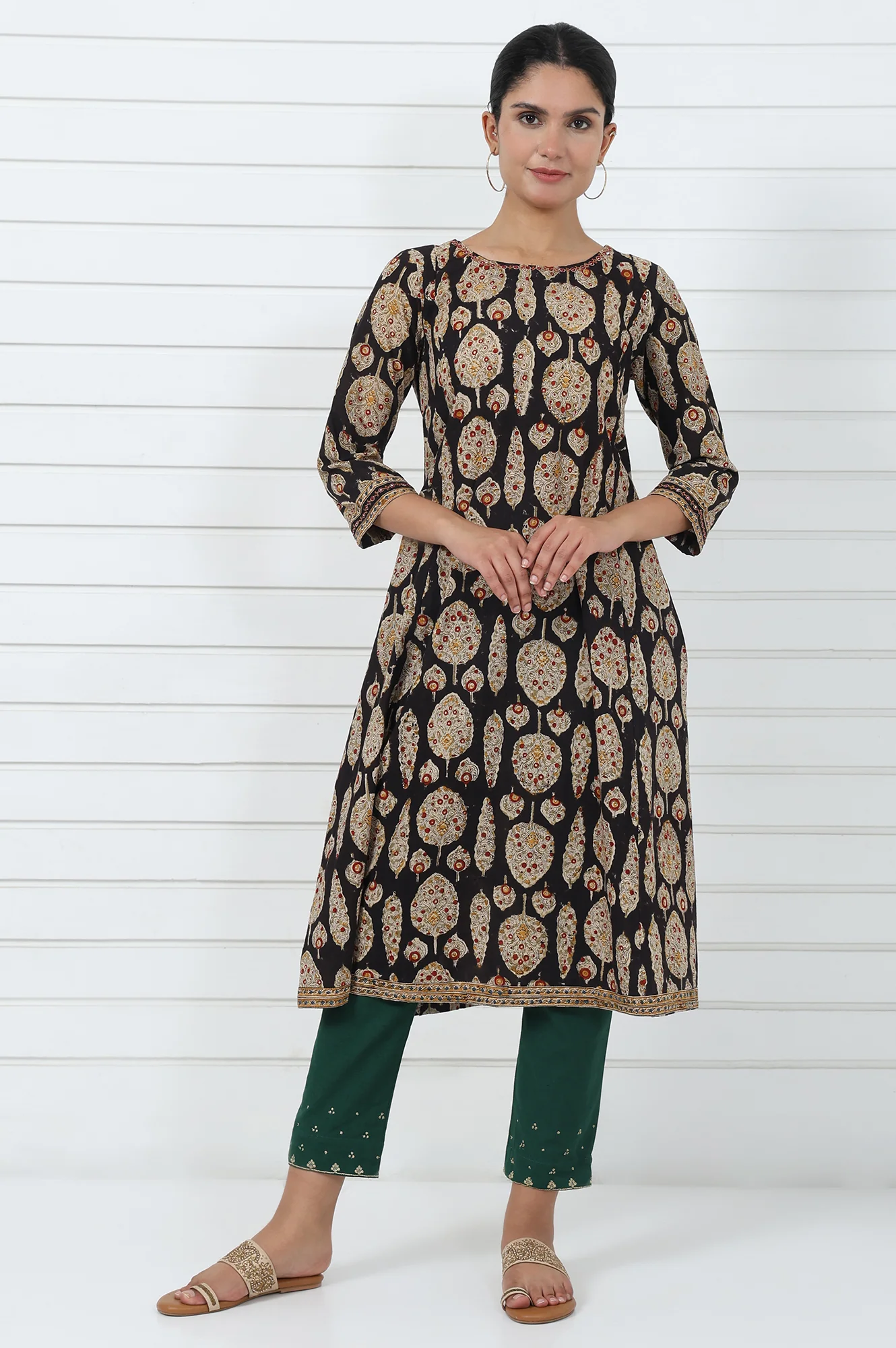 Green Embroidered Printed Mirror Work Cotton Blend Mid Rise Ankle Length Slim Pants - Image 5