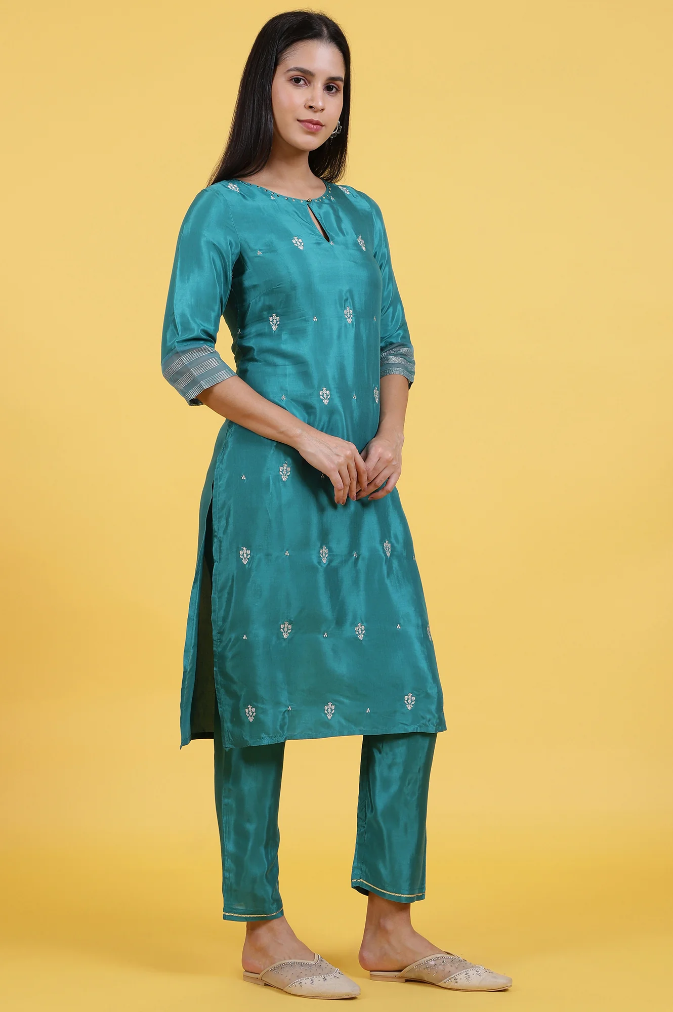 Green Embroidered Festive Rayon Straight Kurta with Keyhole Neck and Sequin Embellishments - Image 8