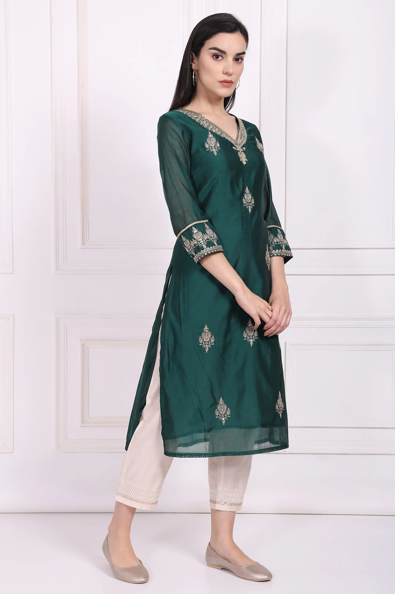 Green Embroidered Straight Kurta - Image 6