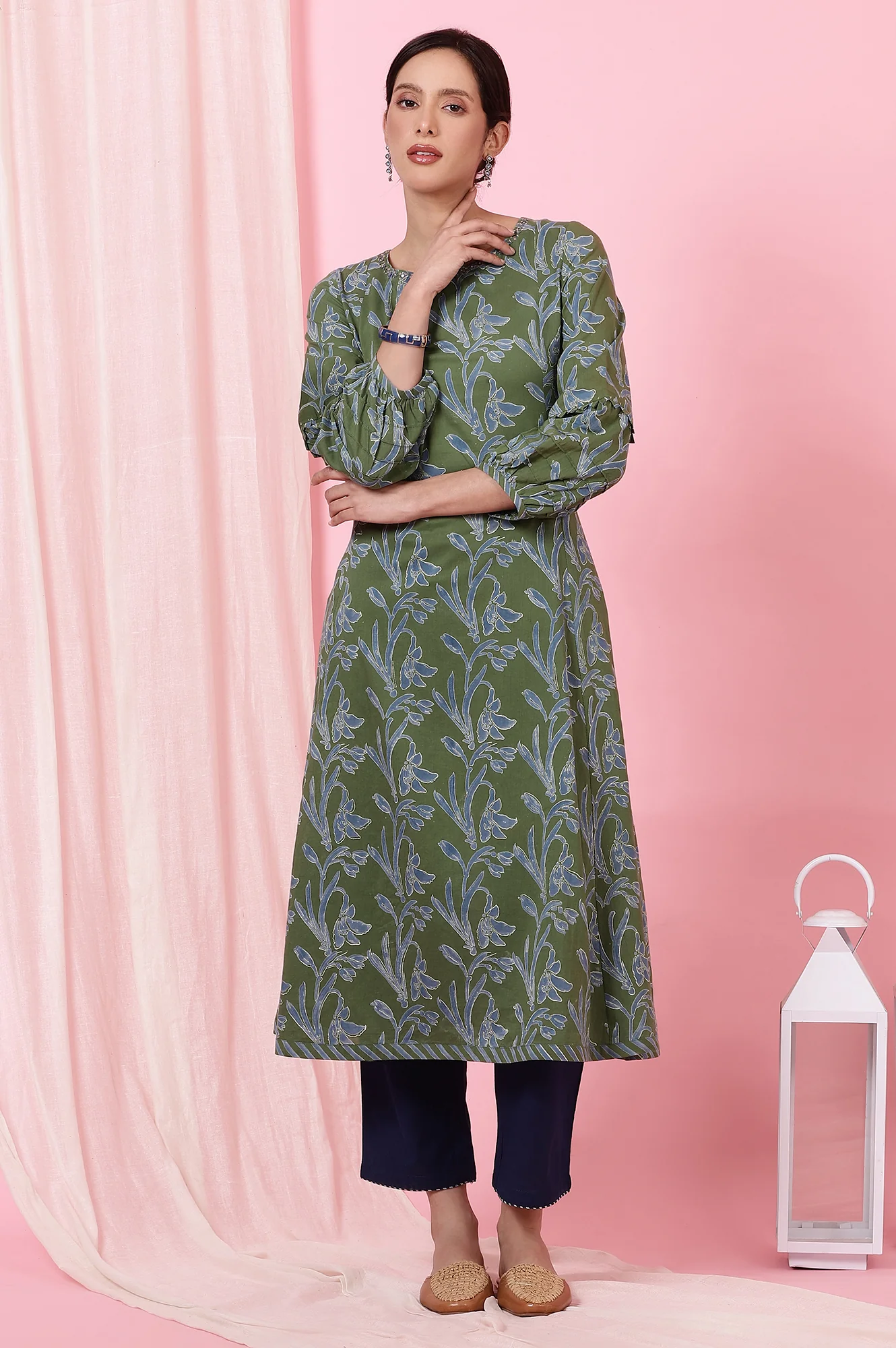 Green Floral Handblock Printed Kurta with Volume Sleeves - Image 2