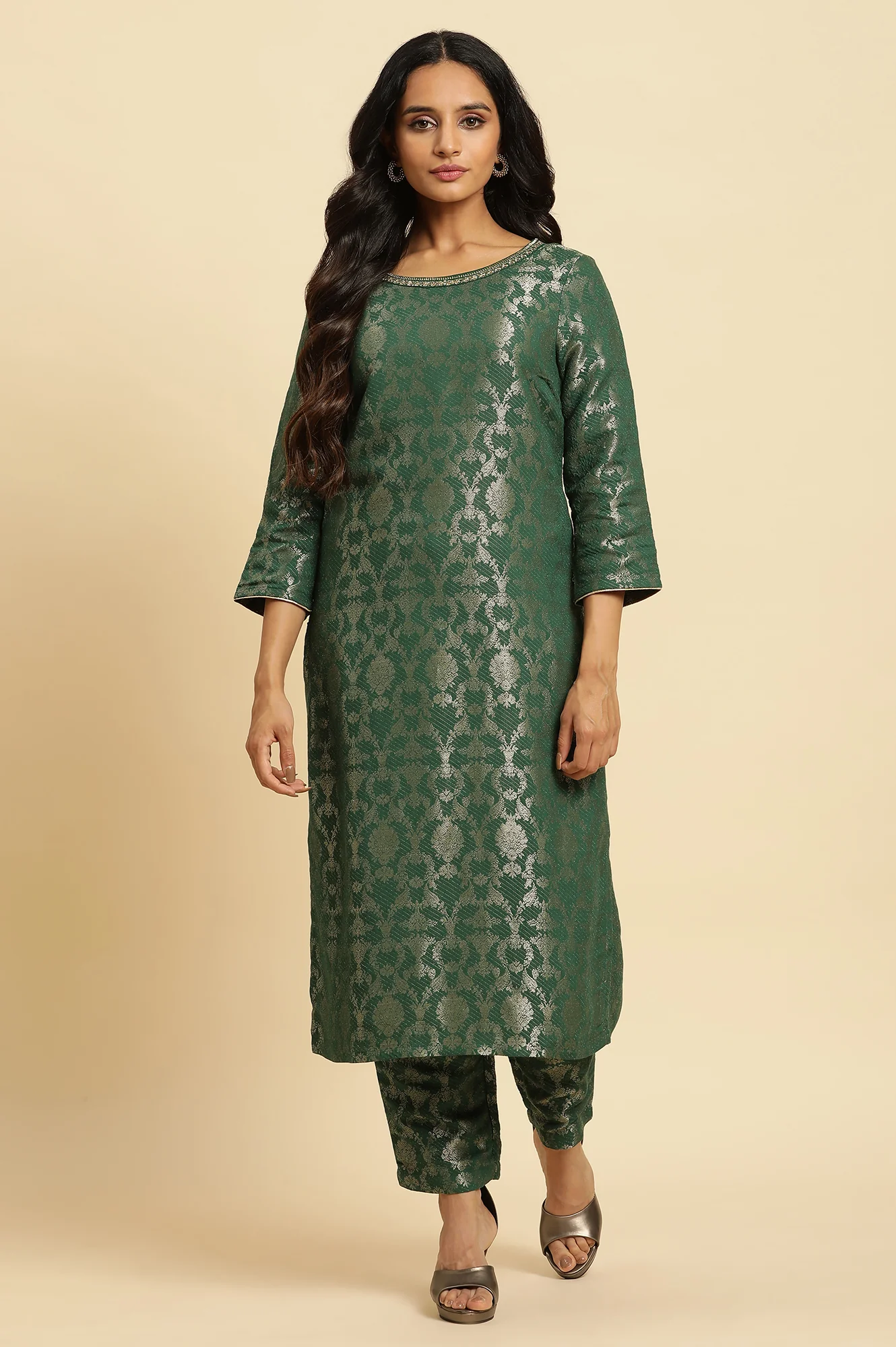 Green Floral Jacquard Metallic Embroidery Straight Rayon Kurta - Image 2