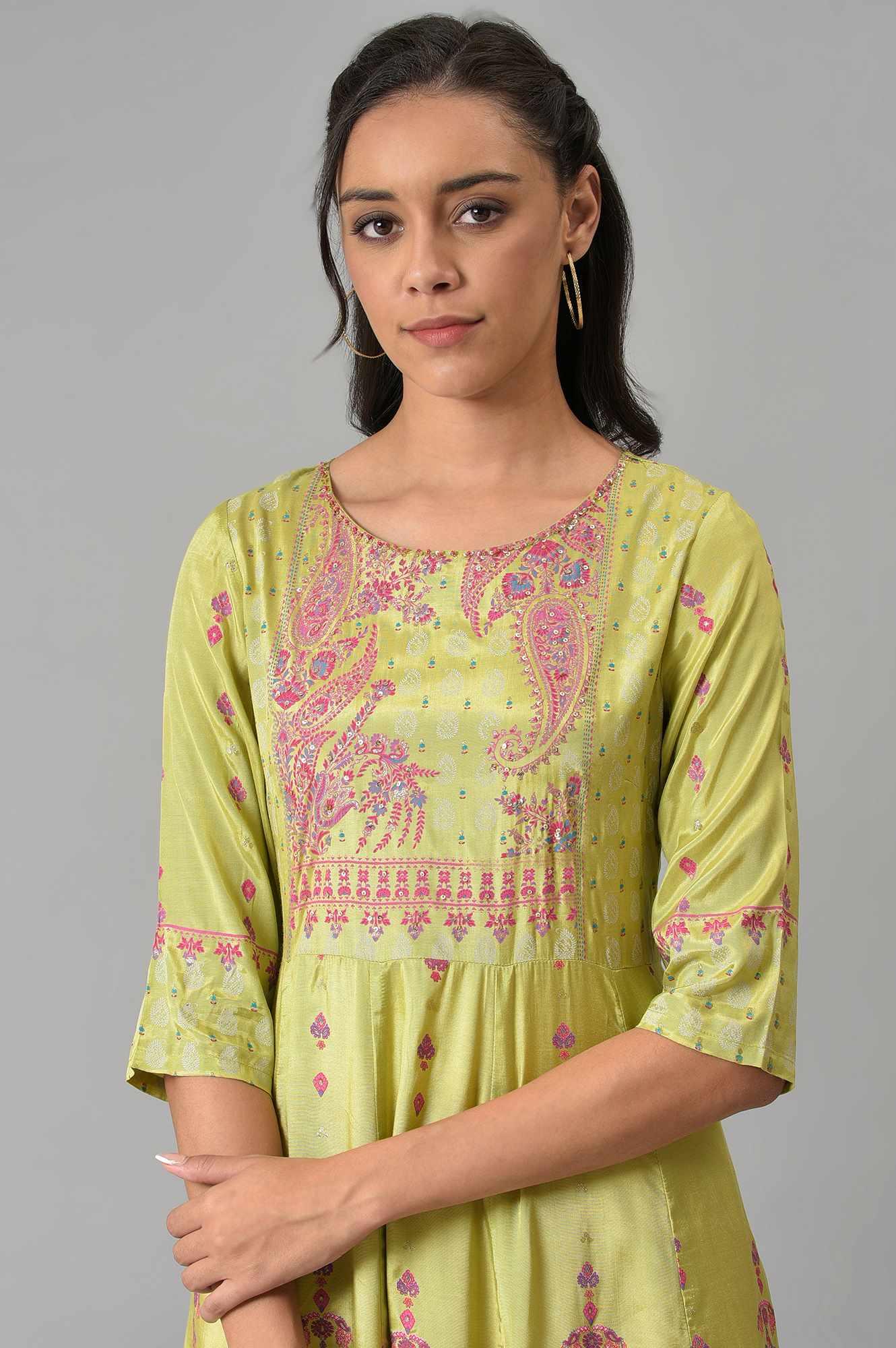 Green Floral Printed And Embellished Festive kurta - Image 7
