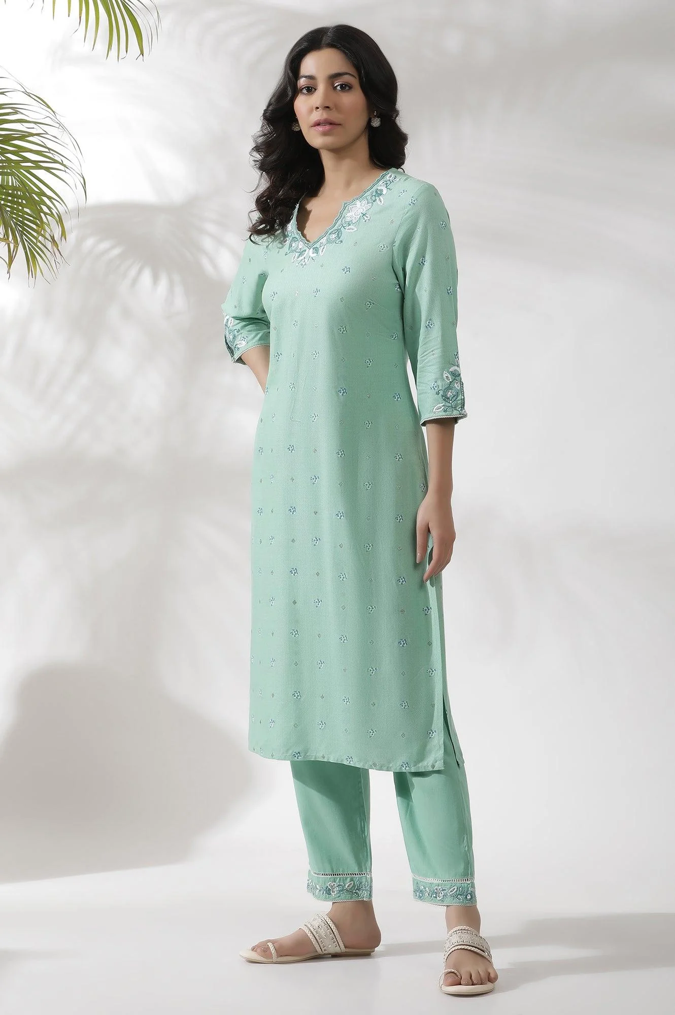 Green Floral Printed And Embroidered Kurta - Image 3