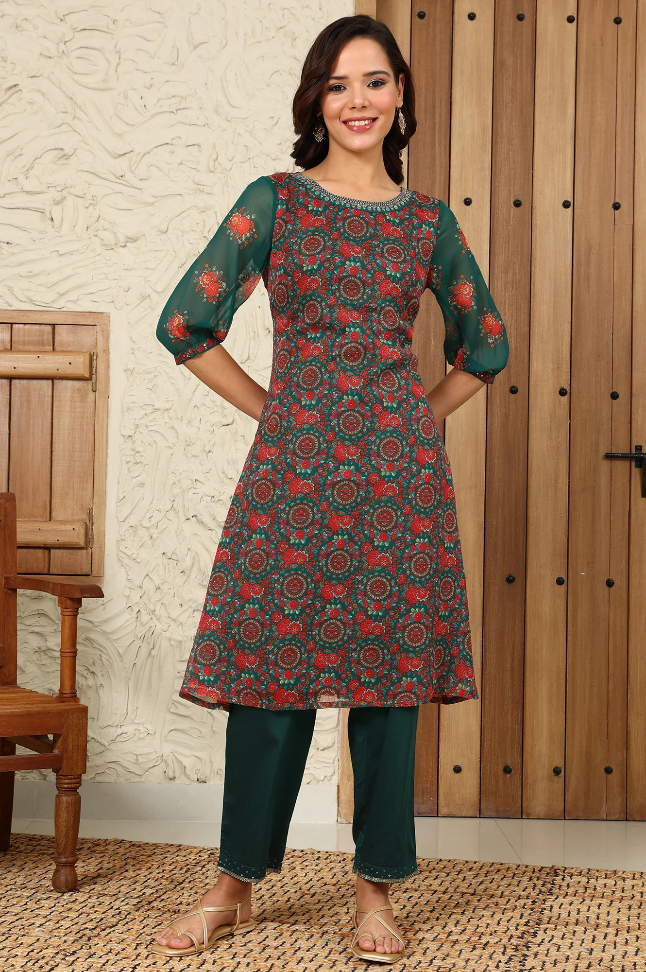 Green Floral Printed Dori Embroidered Chiffon Kurta With Attached Lining - Image 2